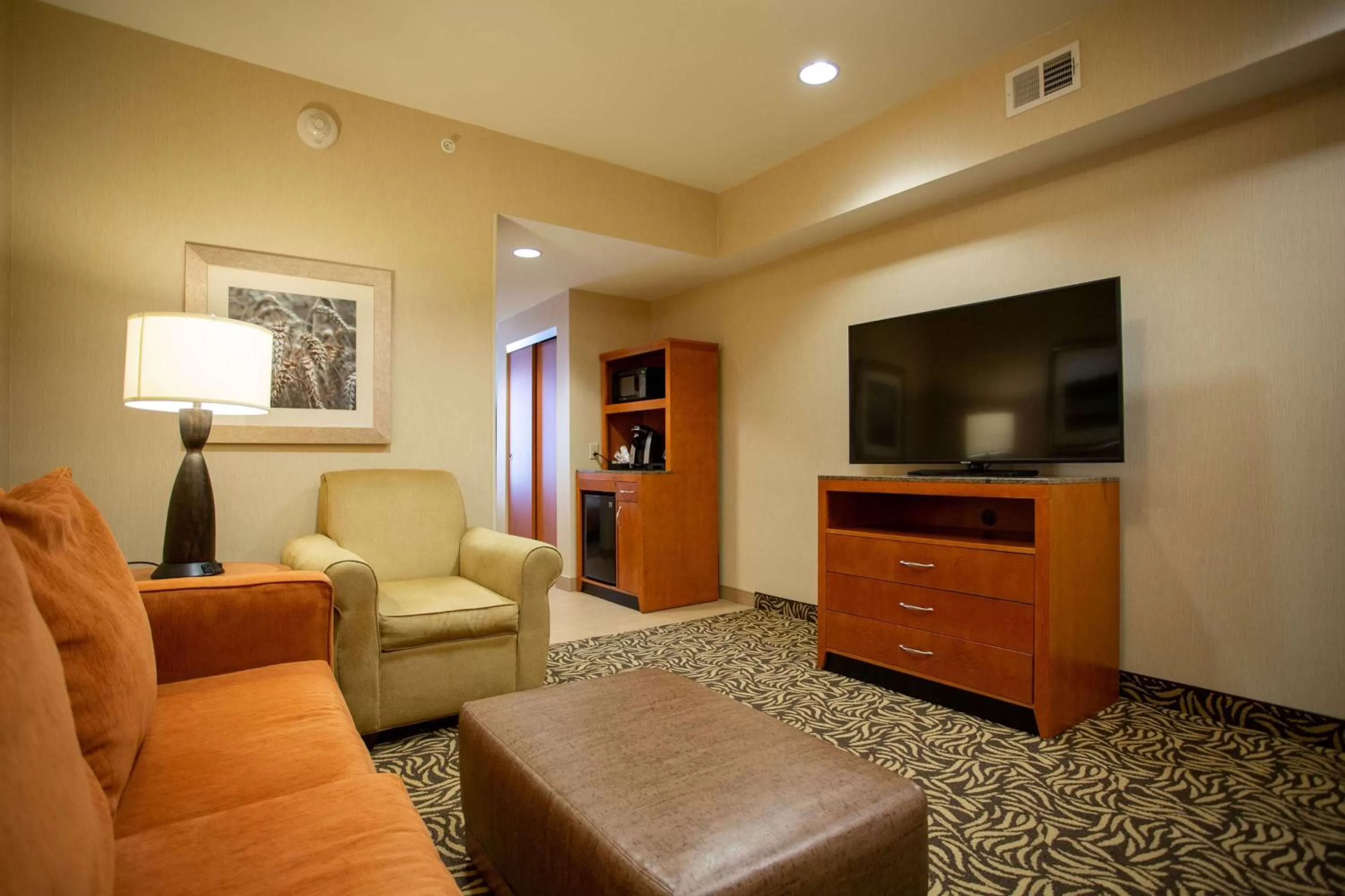 King Suite with Sofa Bed in Hilton Garden Inn Cedar Falls Conference Center