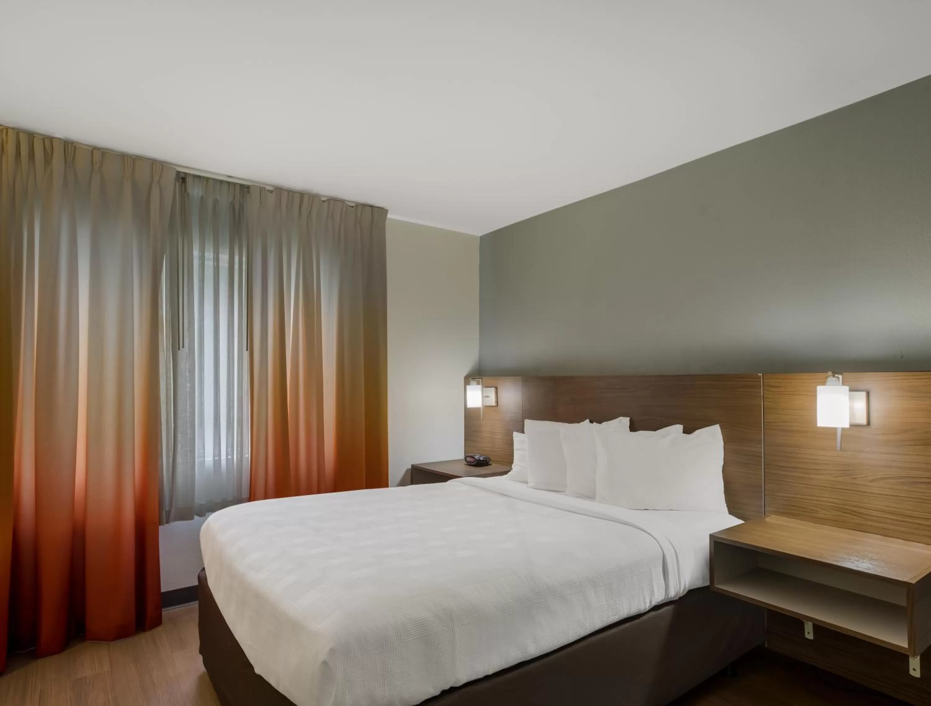 King Suite with Sofa bed - Non Smoking/Interior Hall/Pet Friendly in MainStay Suites Savannah Midtown