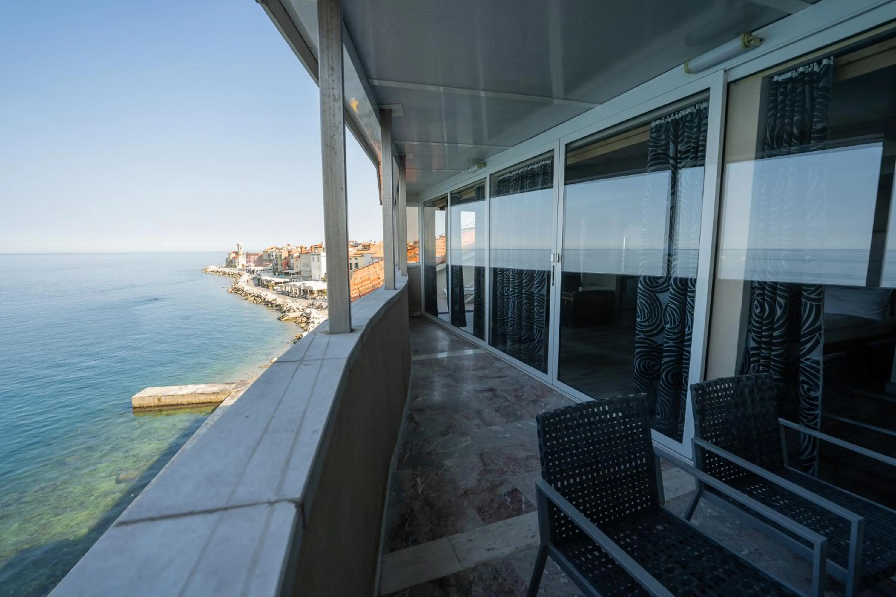 One-Bedroom Suite with Balcony and Sea View in Hotel Piran