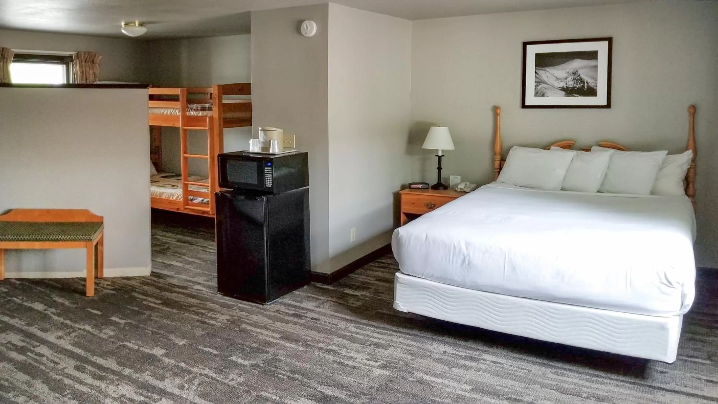 Quadruple Room, One Queen and Bunk beds - Non Smoking/Exterior Hall in Green Granite Inn, Ascend Hotel Collection