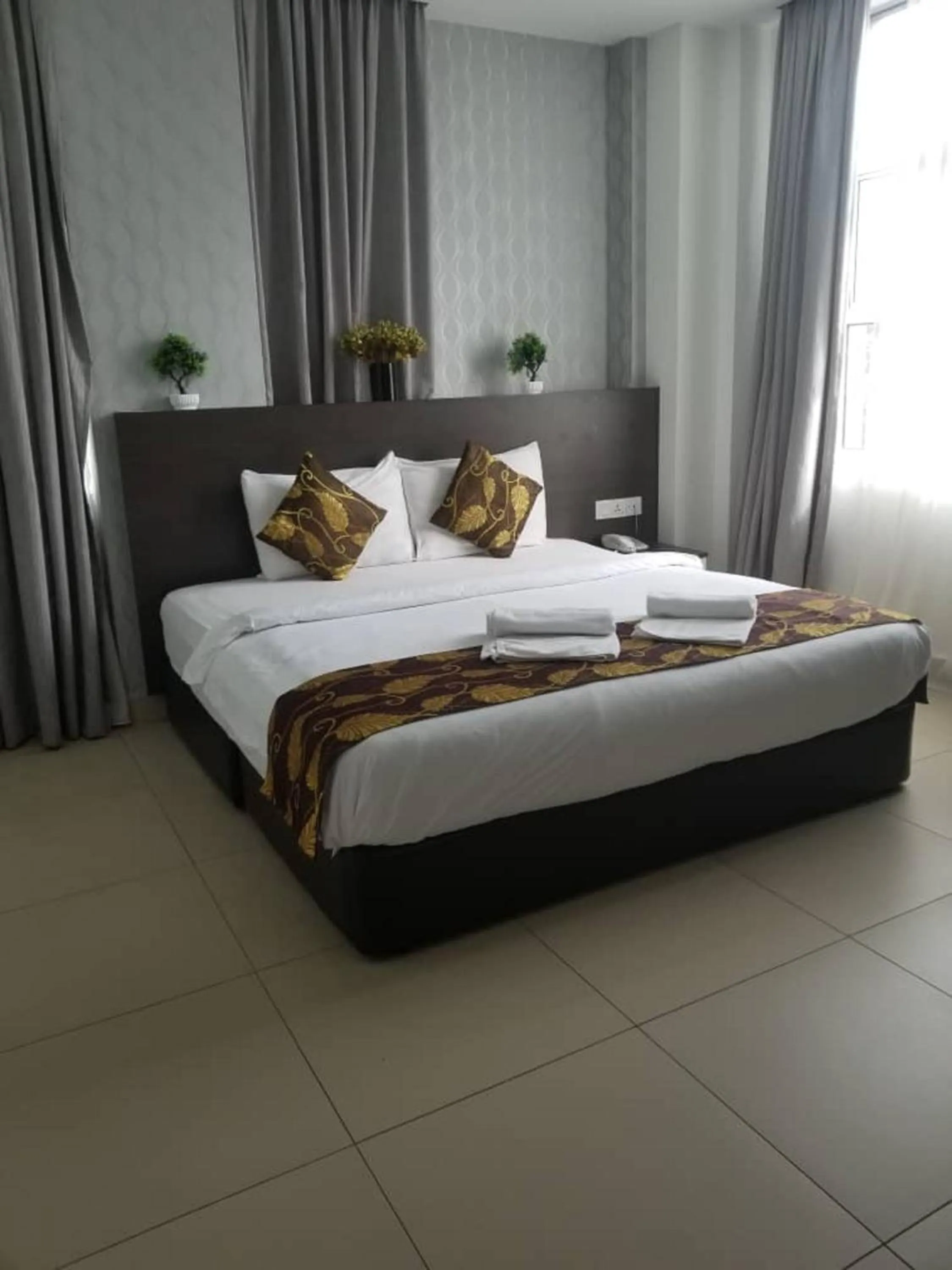 Deluxe King Room in D'Metro Hotel