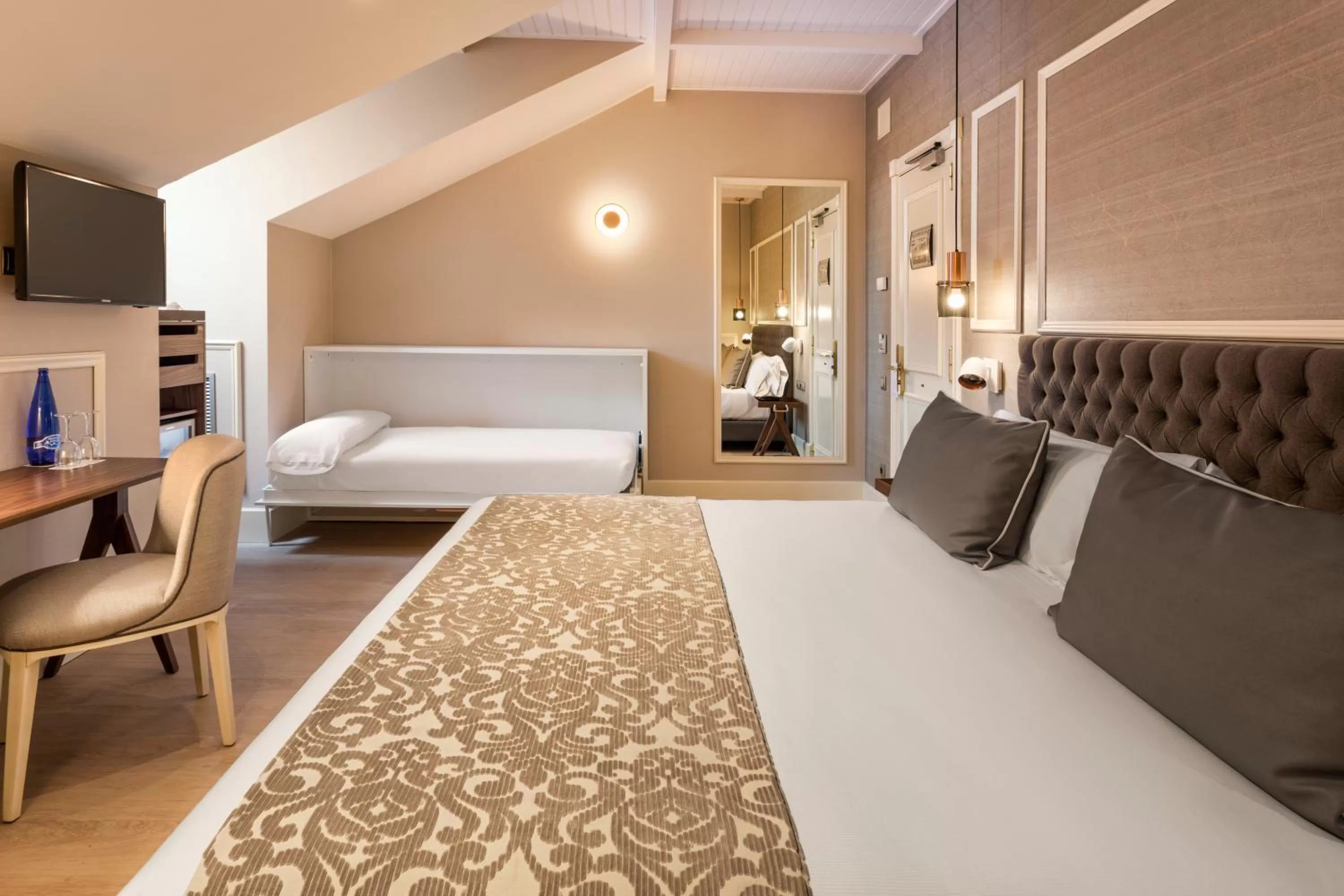 Triple Room in Catalonia Las Cortes