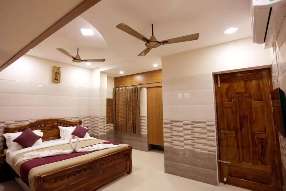 Budget Double Room in Hotel Green Palace