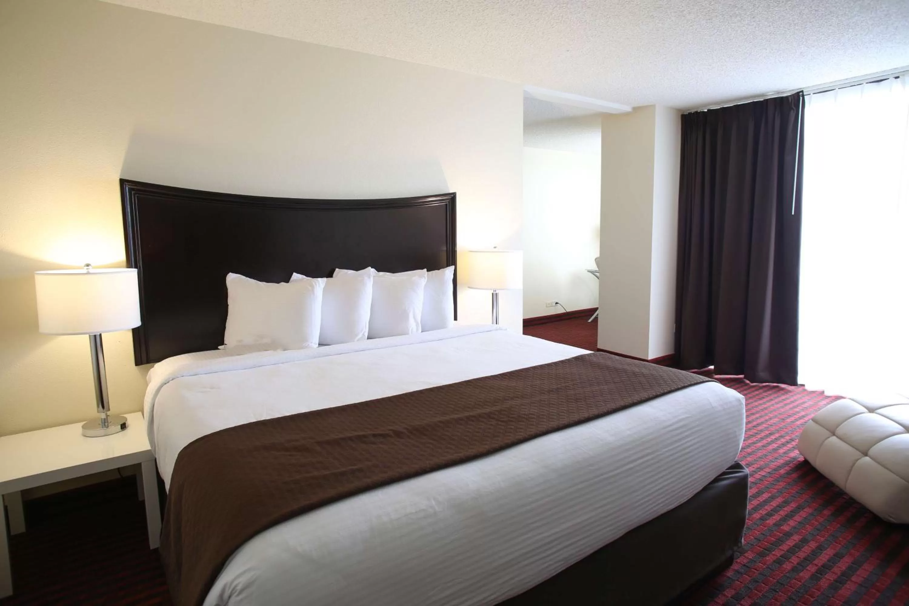 King Suite in Red Lion Inn & Suites Olympia, Governor Hotel