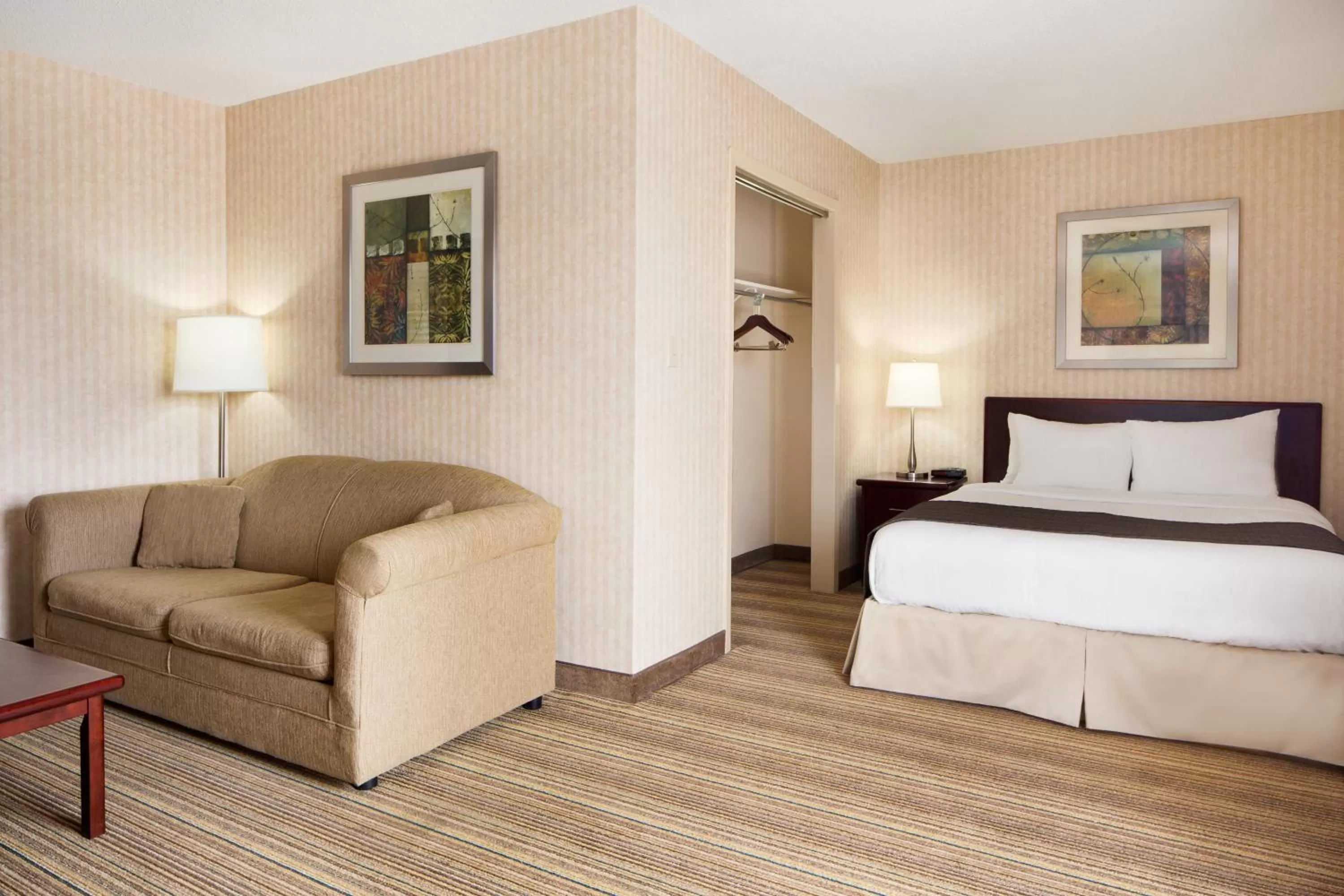 King Suite - Non-Smoking in Days Inn by Wyndham Brantford