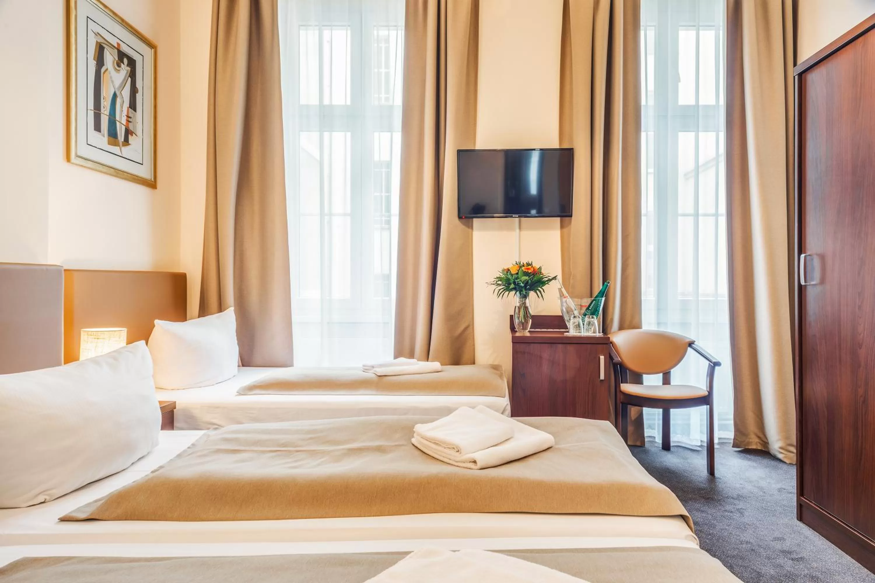 Standard Triple Room in Upper Room Hotel Kurfürstendamm