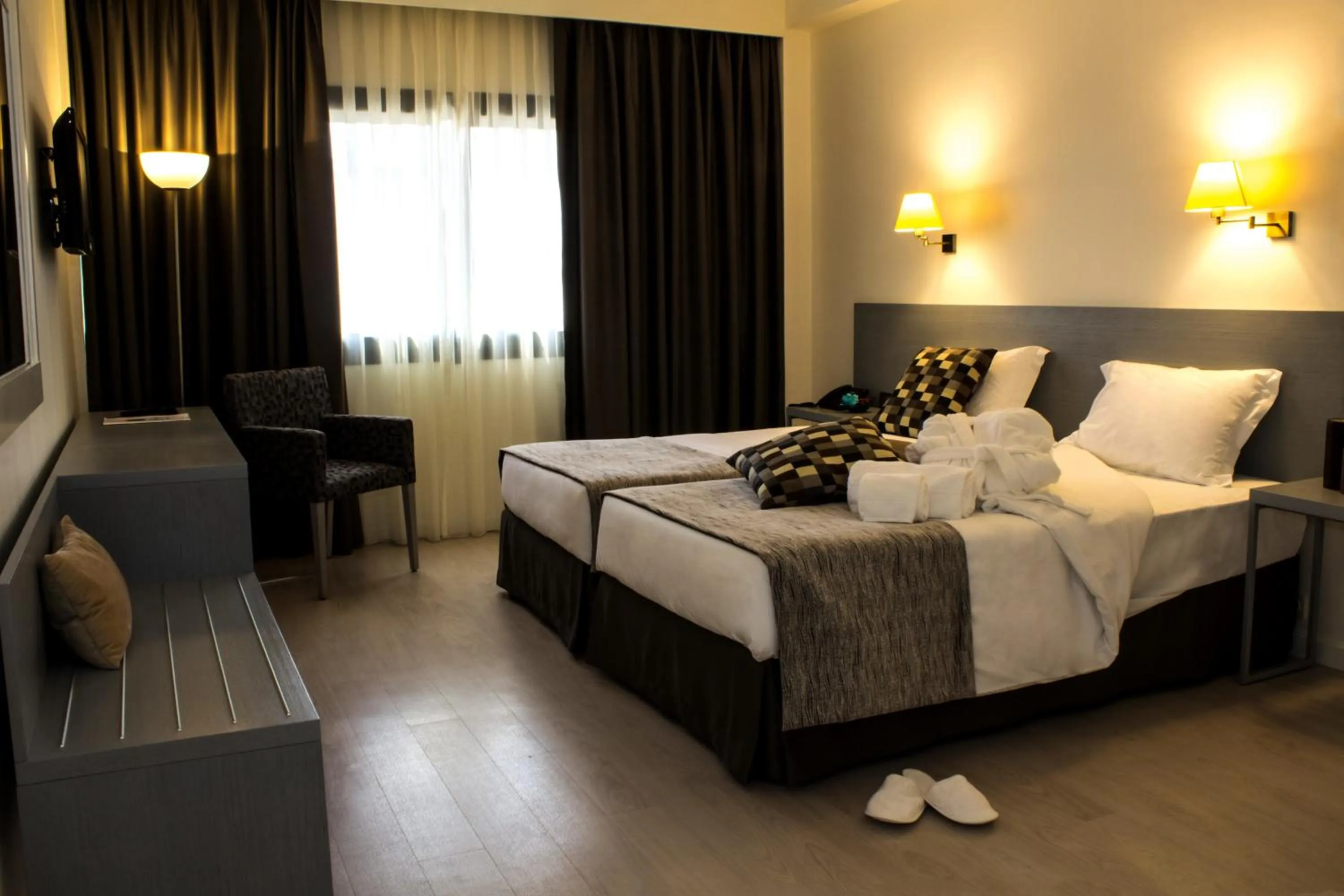Double or Twin Room in Hotel Black Tulip - Porto Gaia