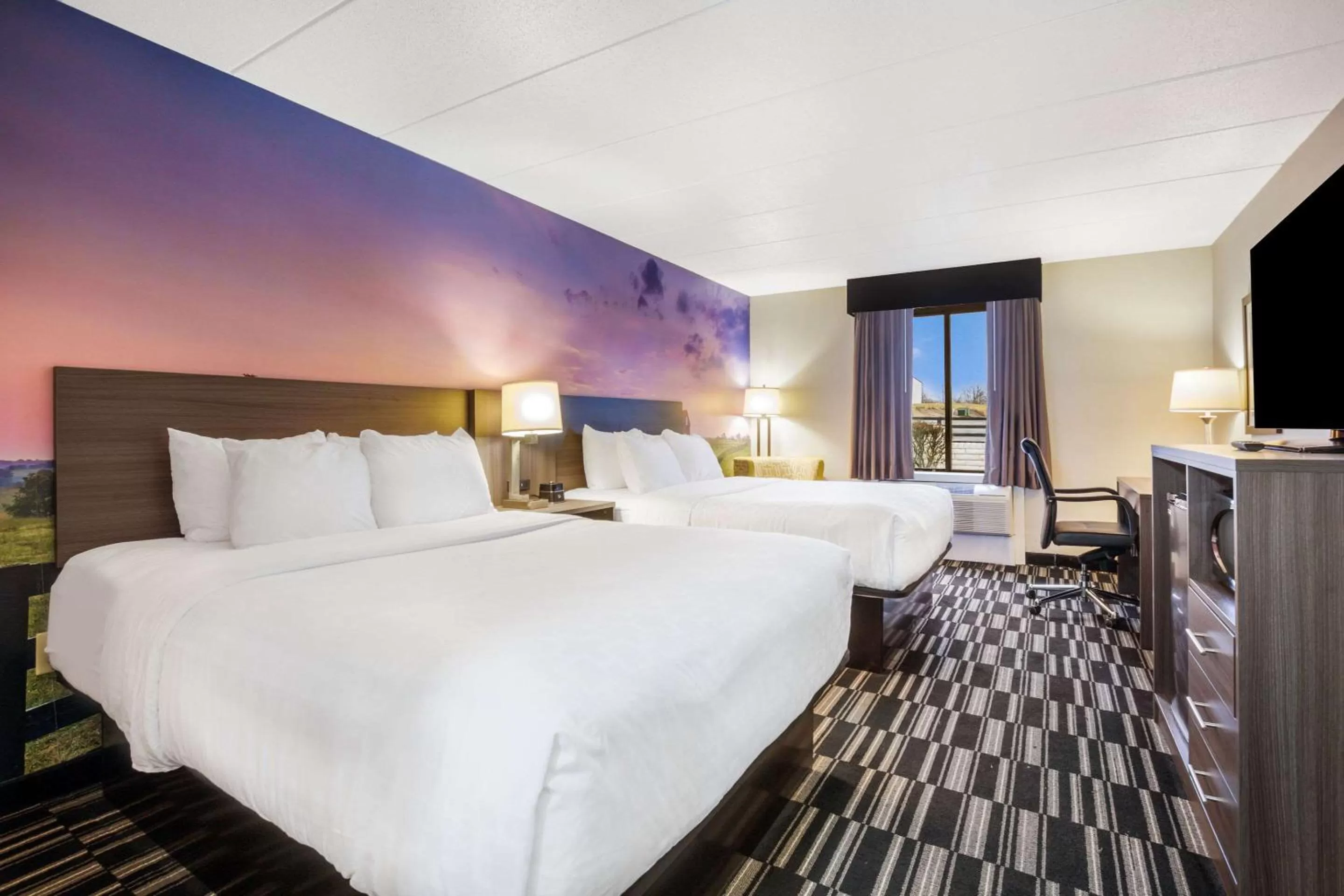 Queen Room with Two Queen Beds - Non-Smoking in Clarion Pointe Richmond North near University