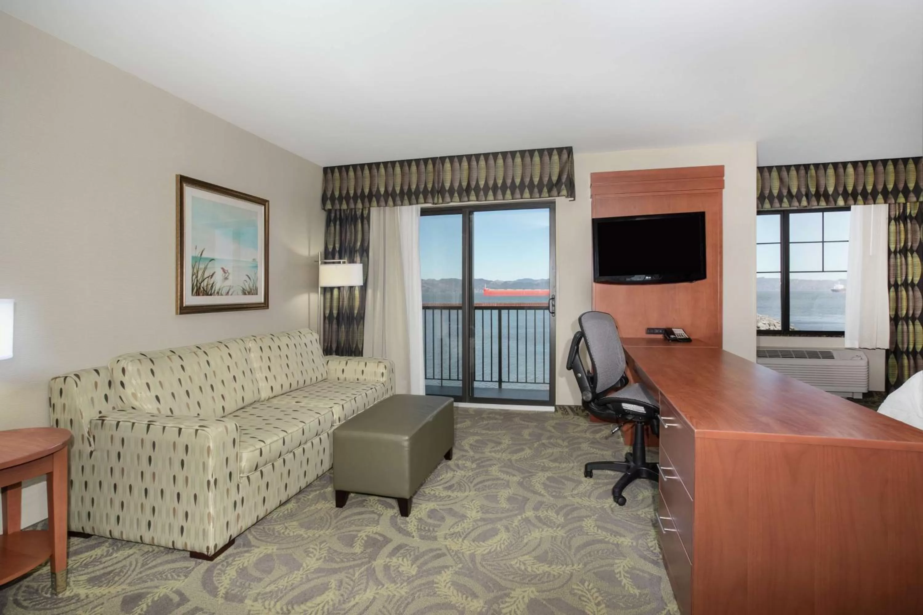 King Studio with Balcony in Hampton Inn & Suites Astoria