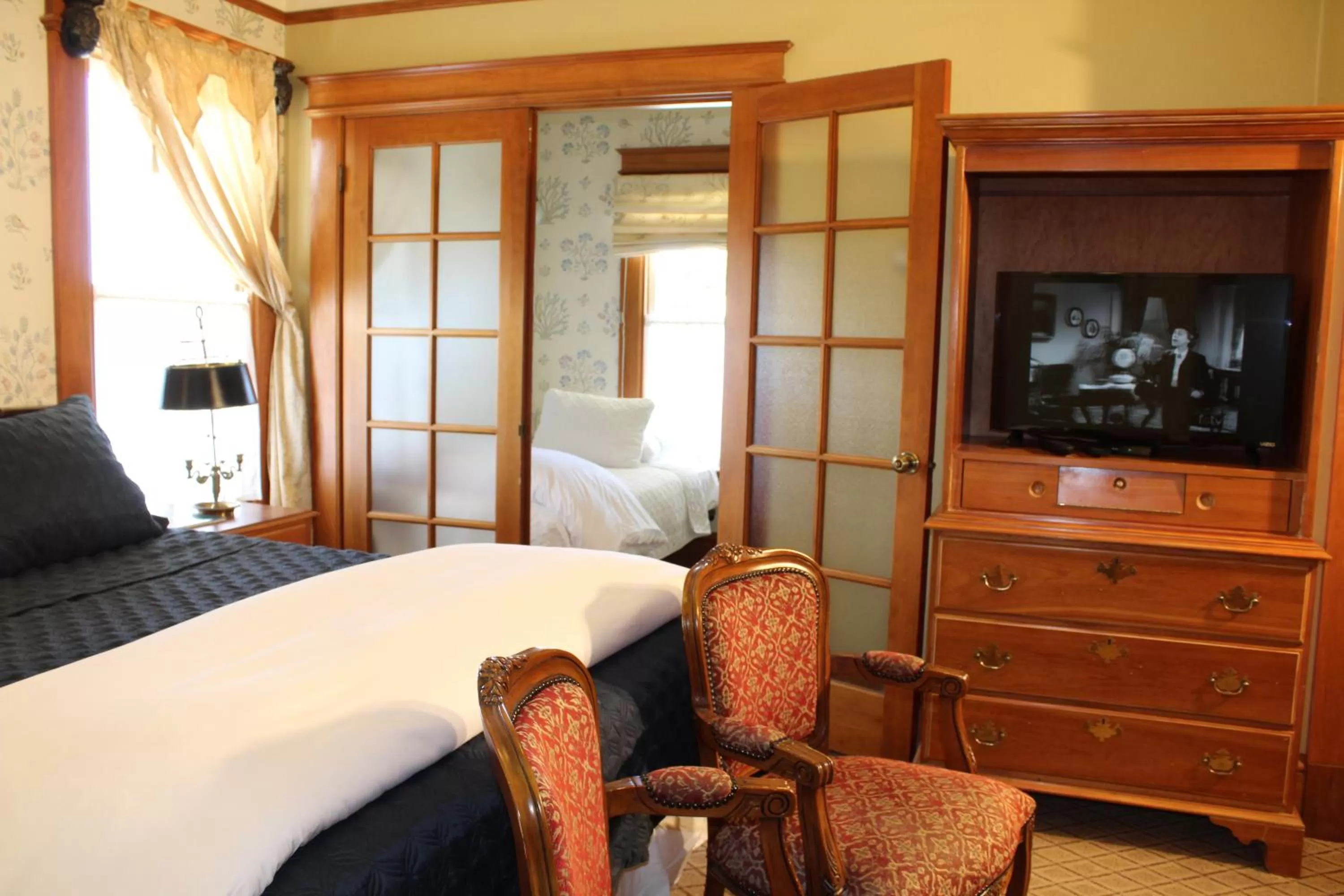 Queen Suite in Pacific Grove Inn