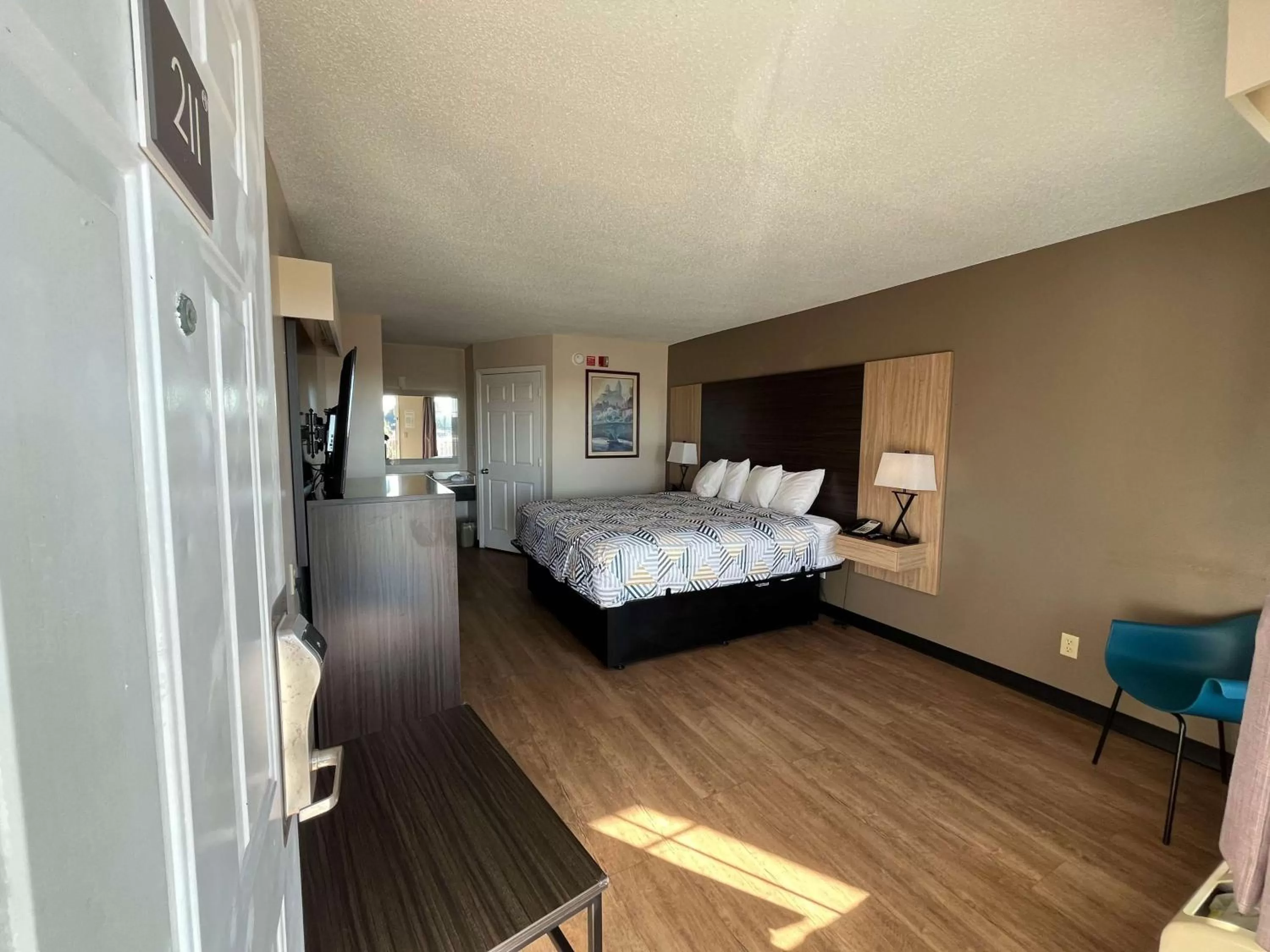 King Room - Non-Smoking in Motel 6 Georgetown, SC Marina