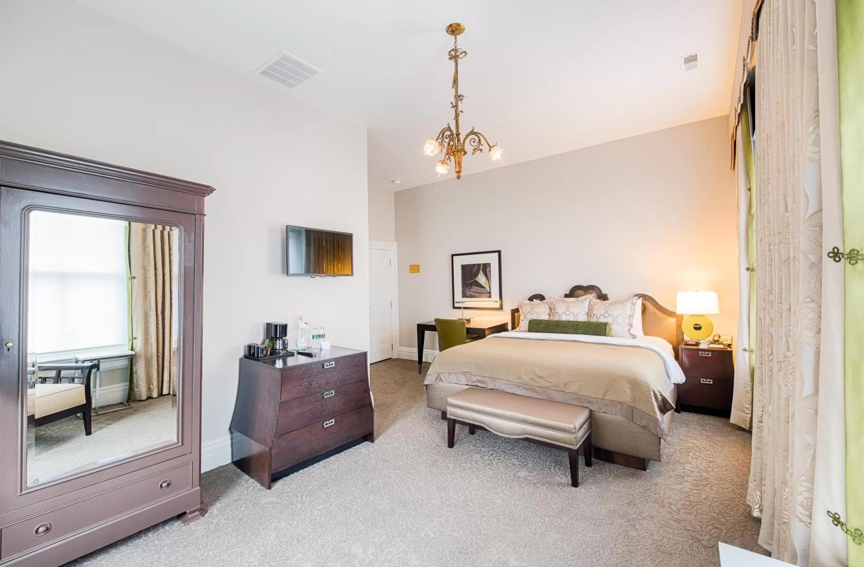 Junior Suite King in Morrison Clark Inn Washington DC Convention Center