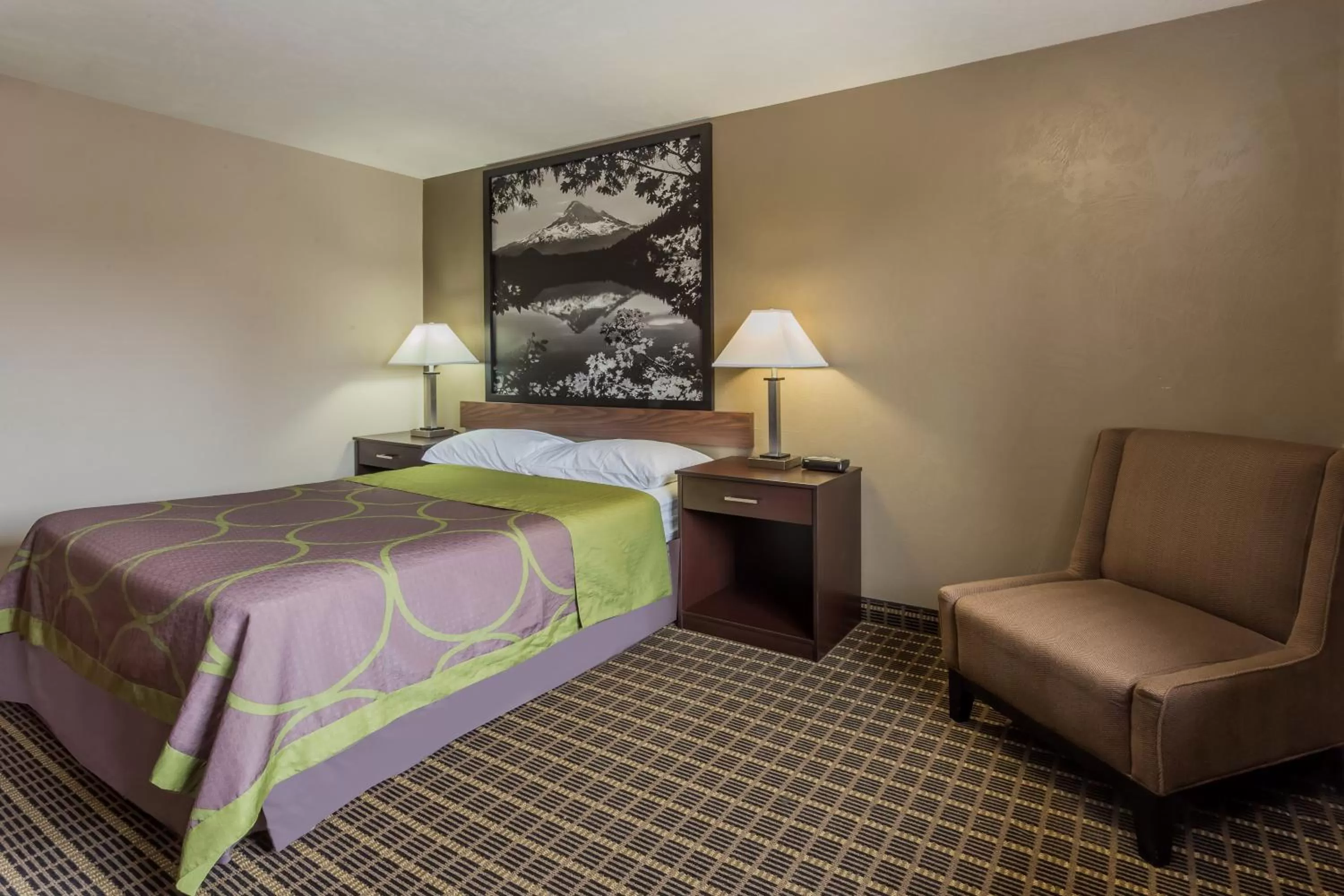 King Room with River View - Non-Smoking in Super 8 by Wyndham Corvallis