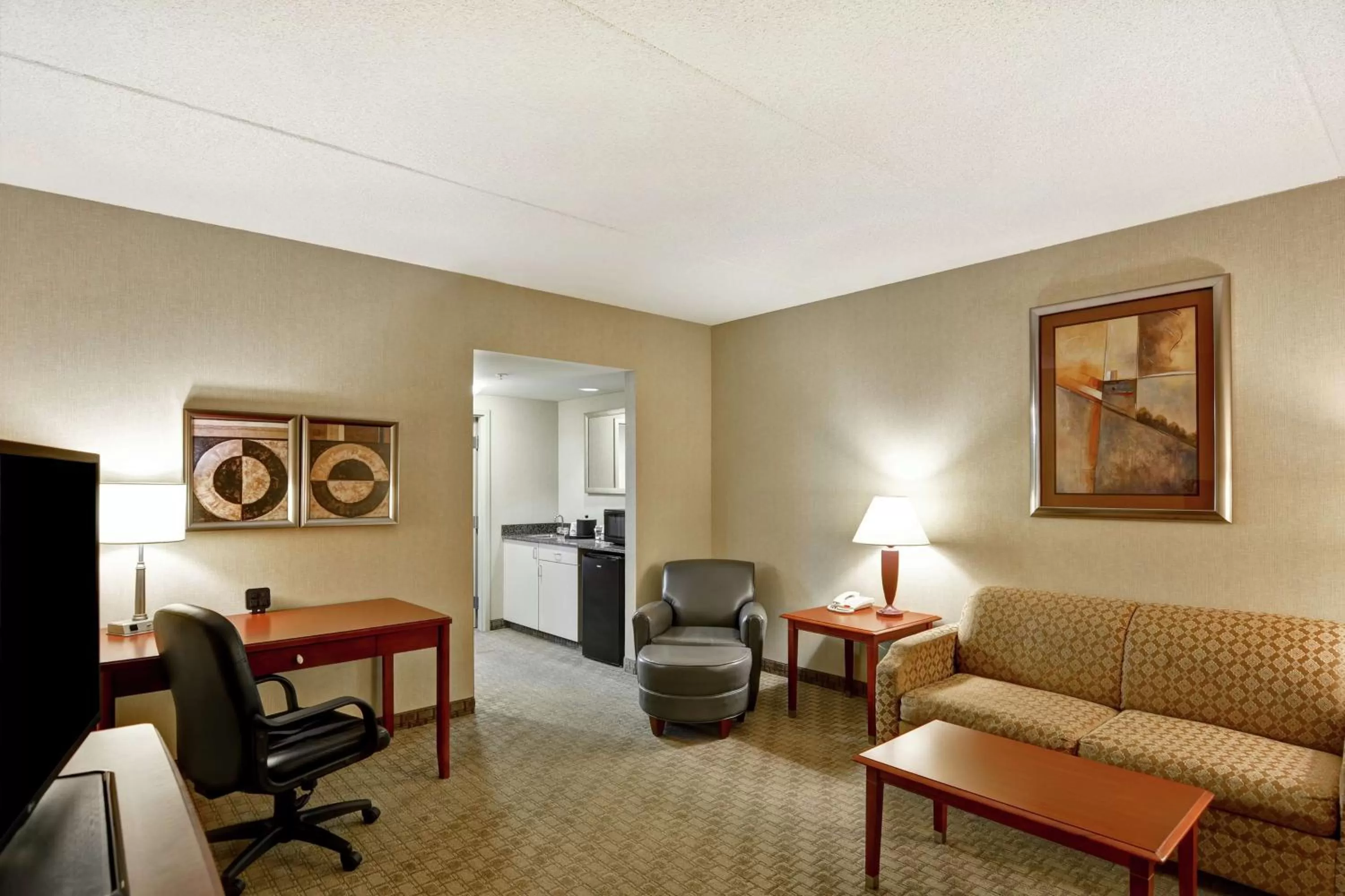 One-Bedroom King Suite - Non-Smoking in Hampton Inn Lewisburg