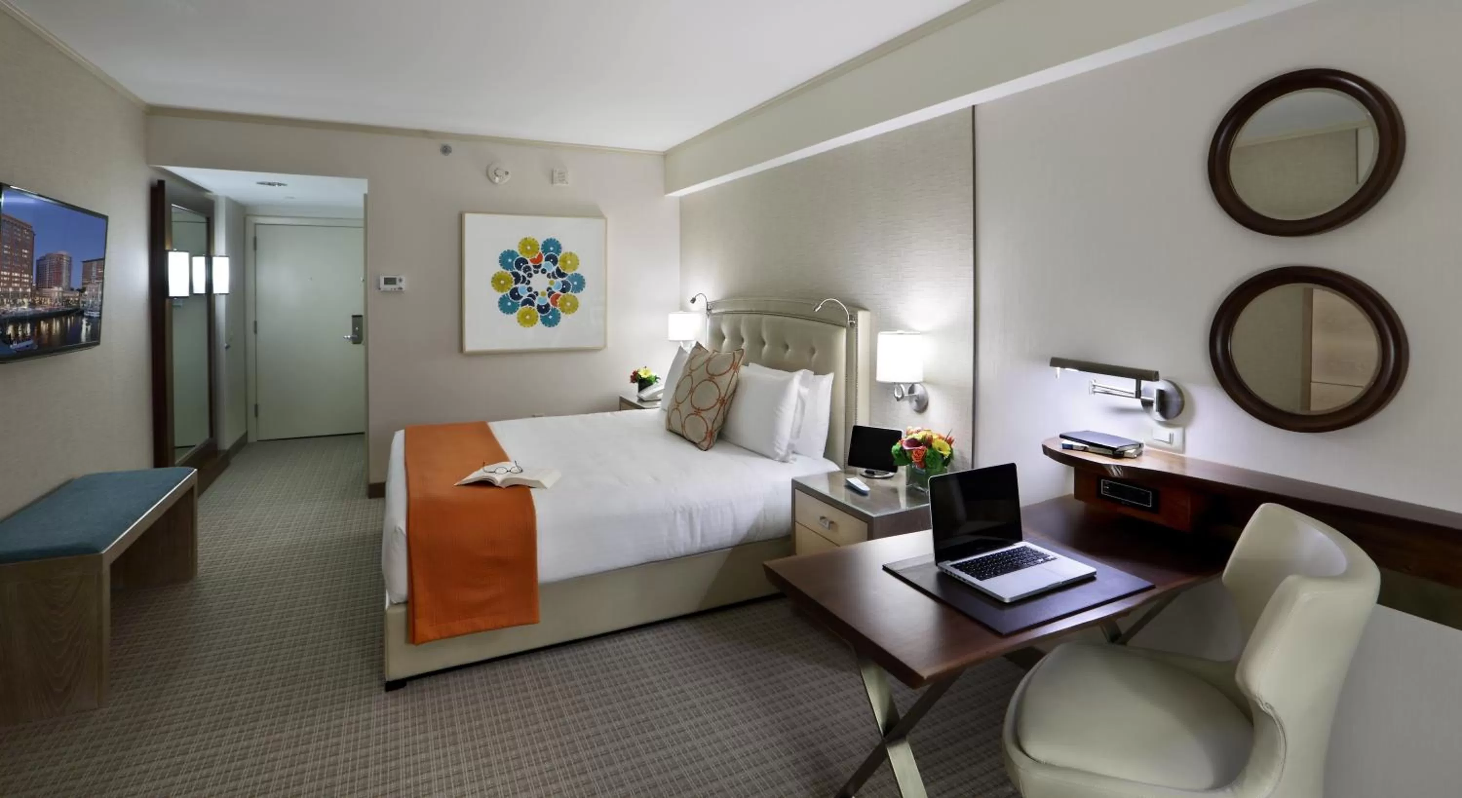 Deluxe King Room in Seaport Hotel® Boston