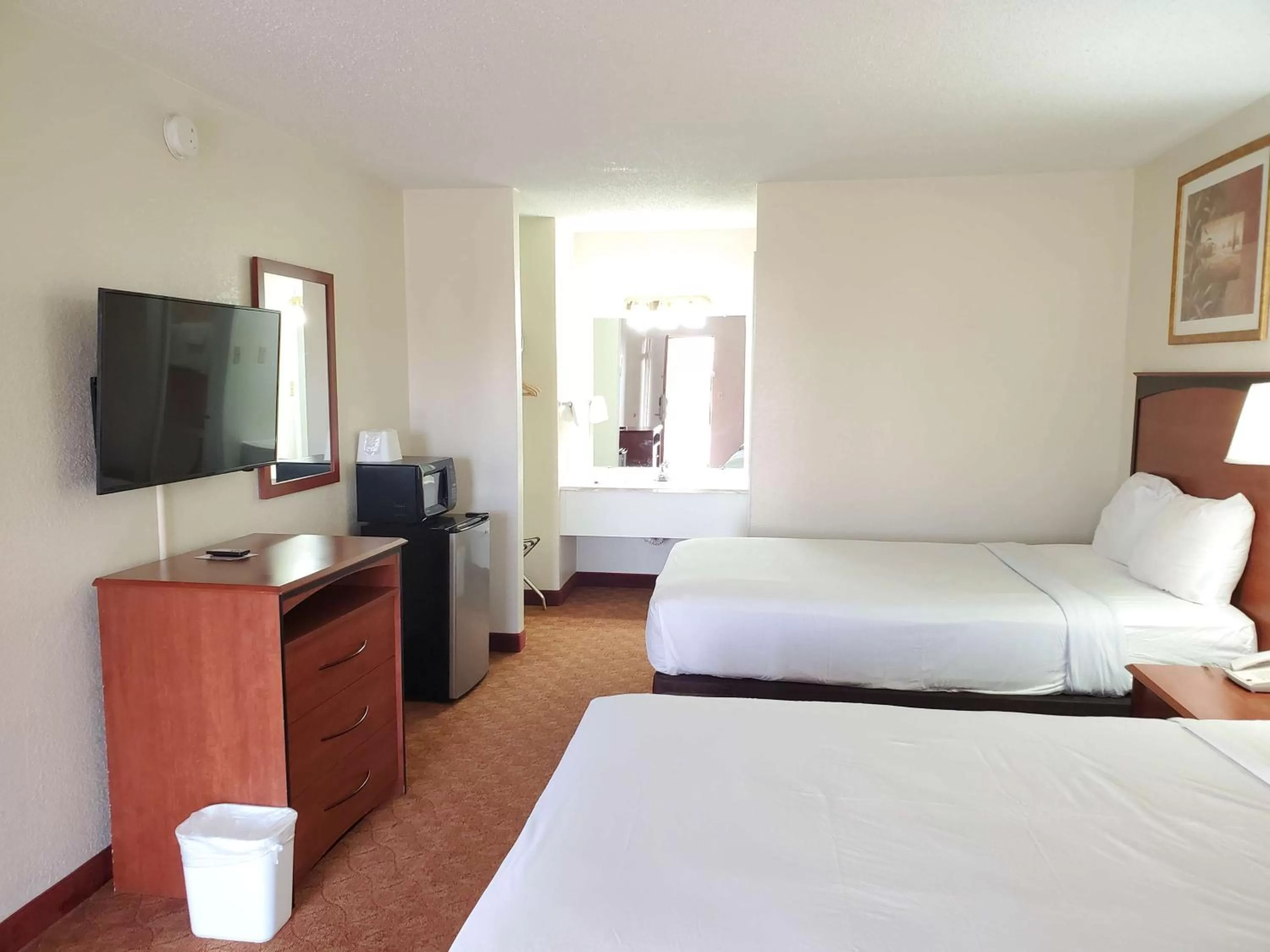 Deluxe Quadruple Room - Smoking in Motel 6 Shamrock TX