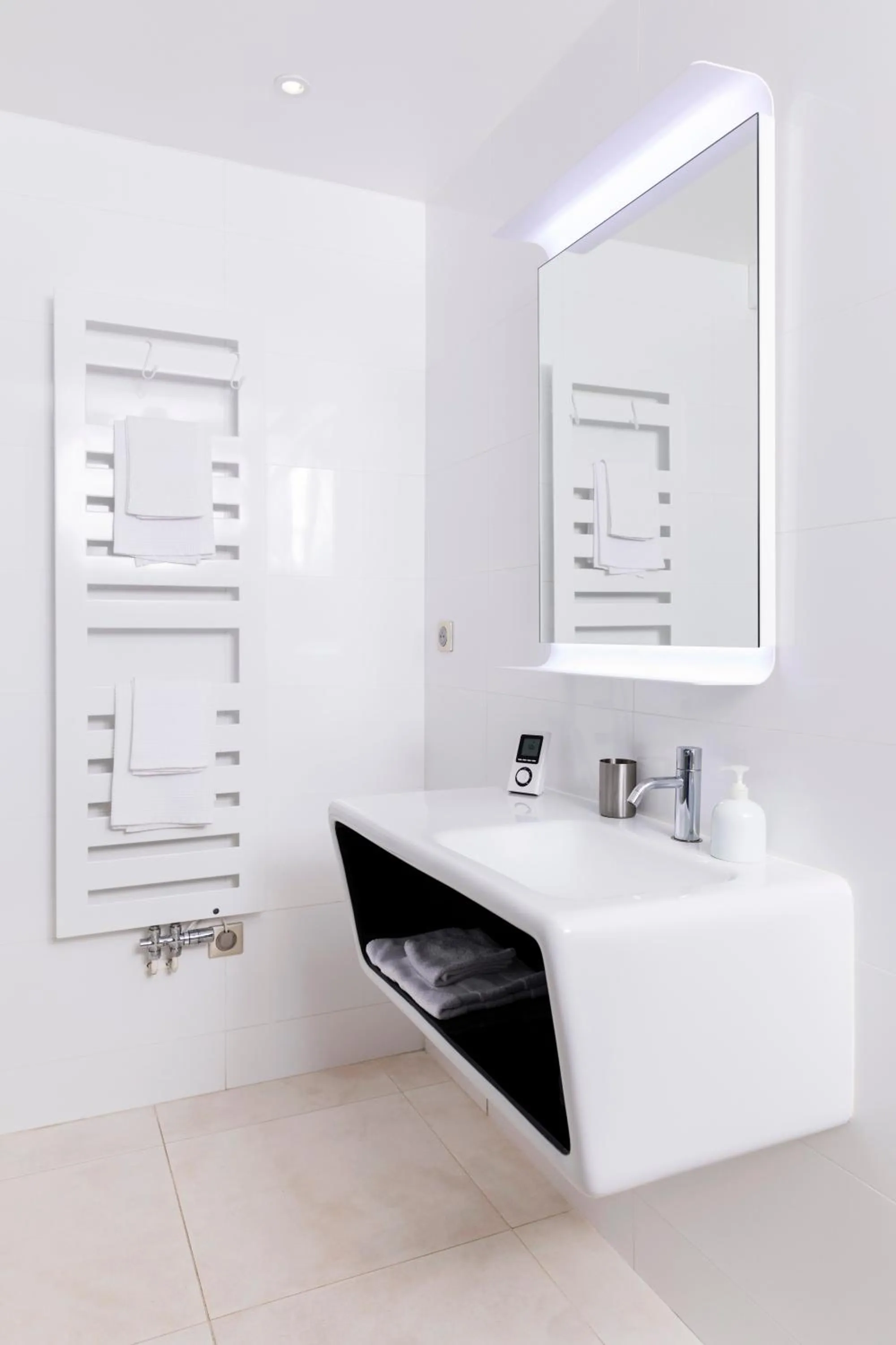 Double or Twin Room with Terrace in Eden Lodge Paris