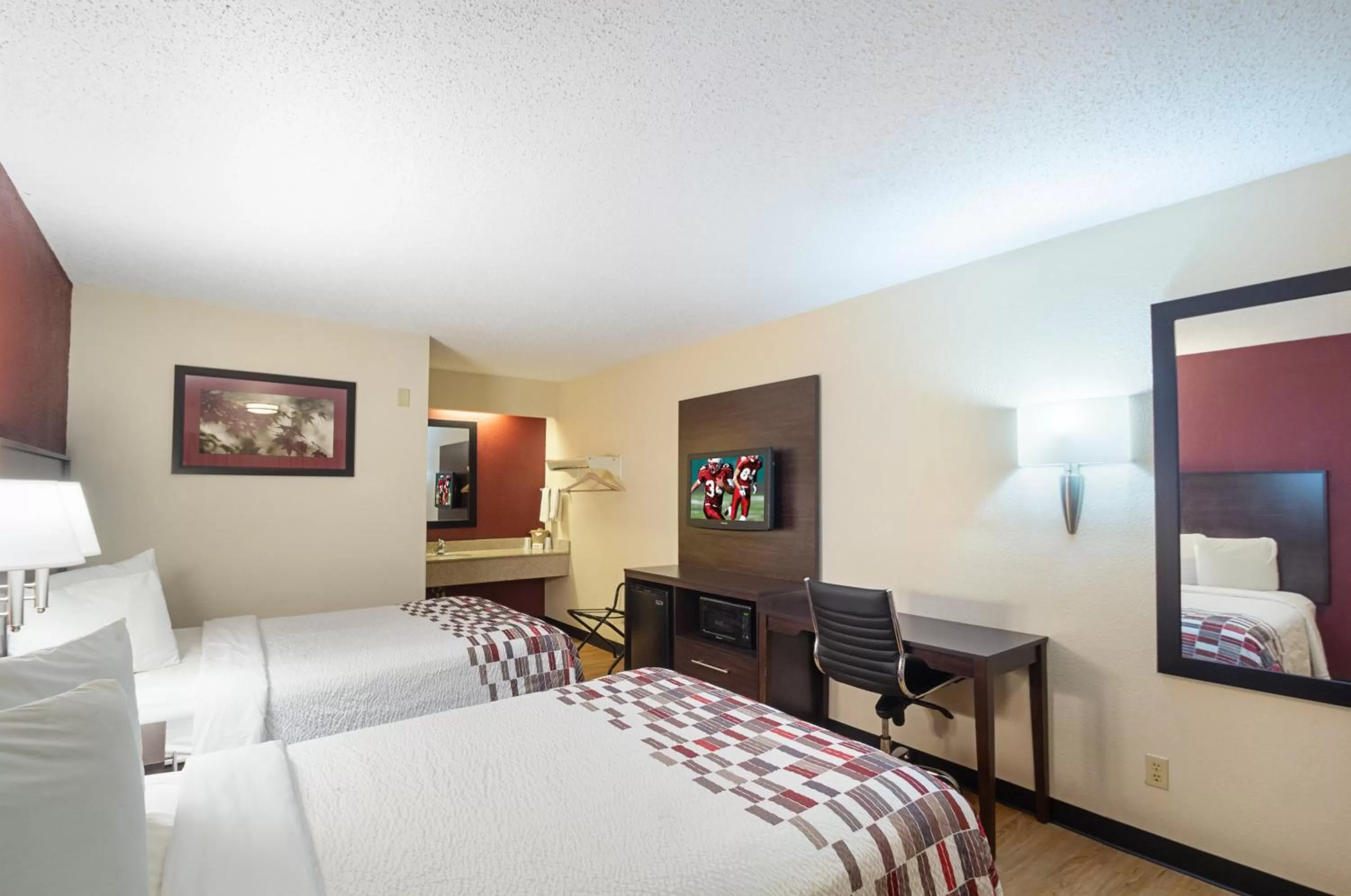 Deluxe Room with Two Double Beds Smoking in Red Roof Inn Cincinnati East - Beechmont