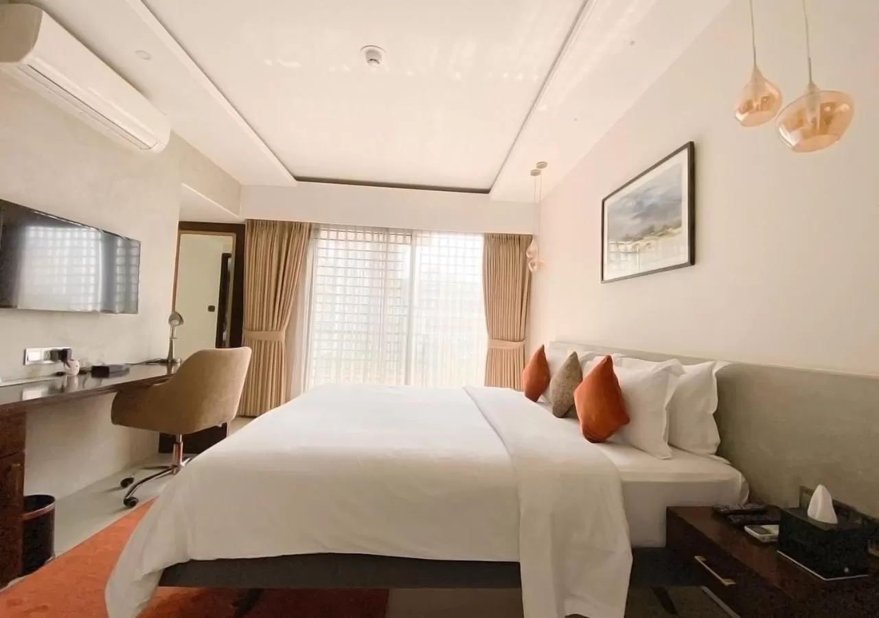 Deluxe Double Room - single occupancy in Jatra Flagship Dhaka Lake View