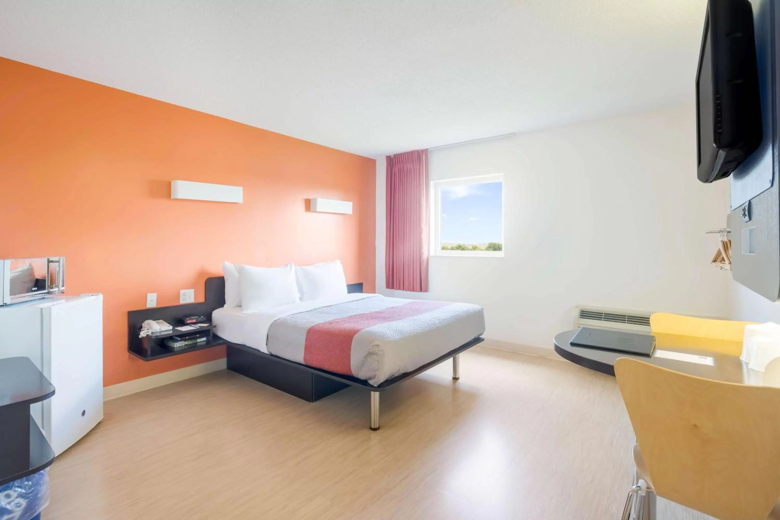 Queen Room - Disability Access - Roll in Shower in Motel 6-Kingston, ON