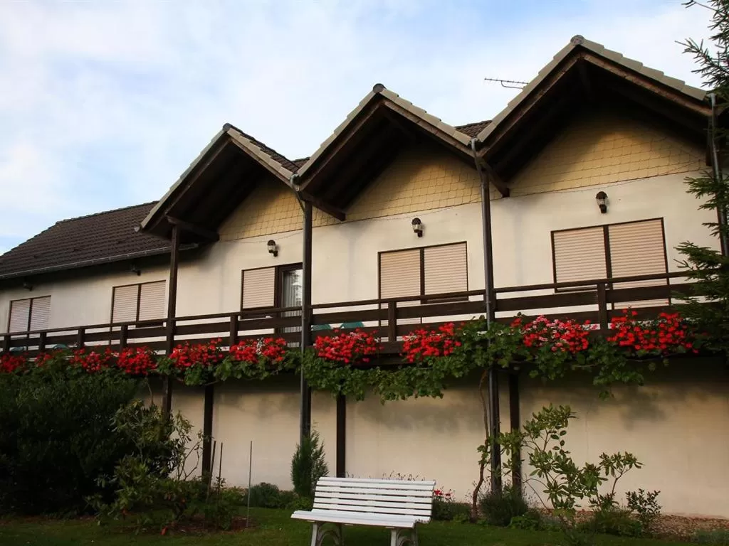 Property building in Kircheiber Hof