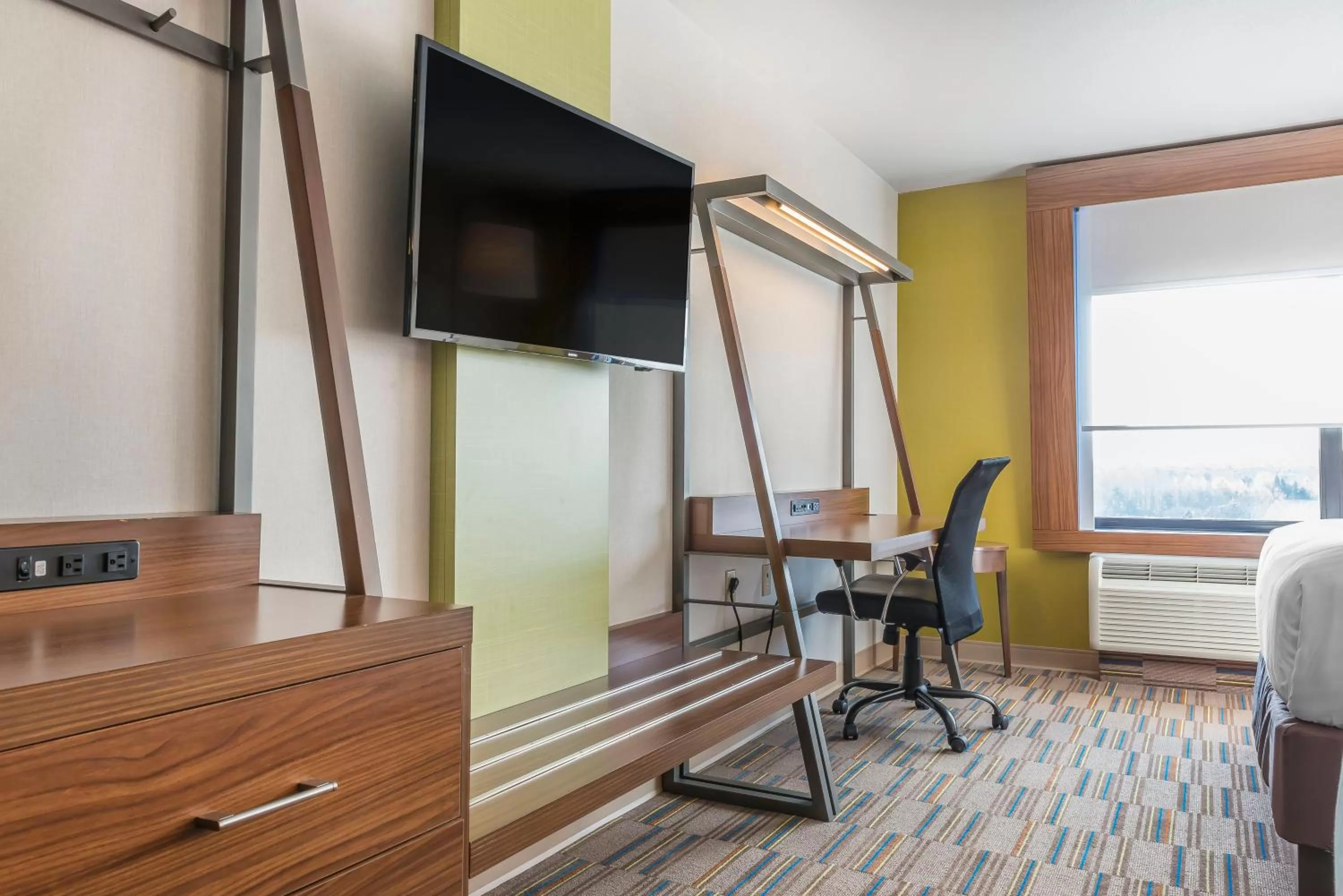 King Room - Hearing Accessible - Non-Smoking in Holiday Inn Express & Suites Clarion by IHG