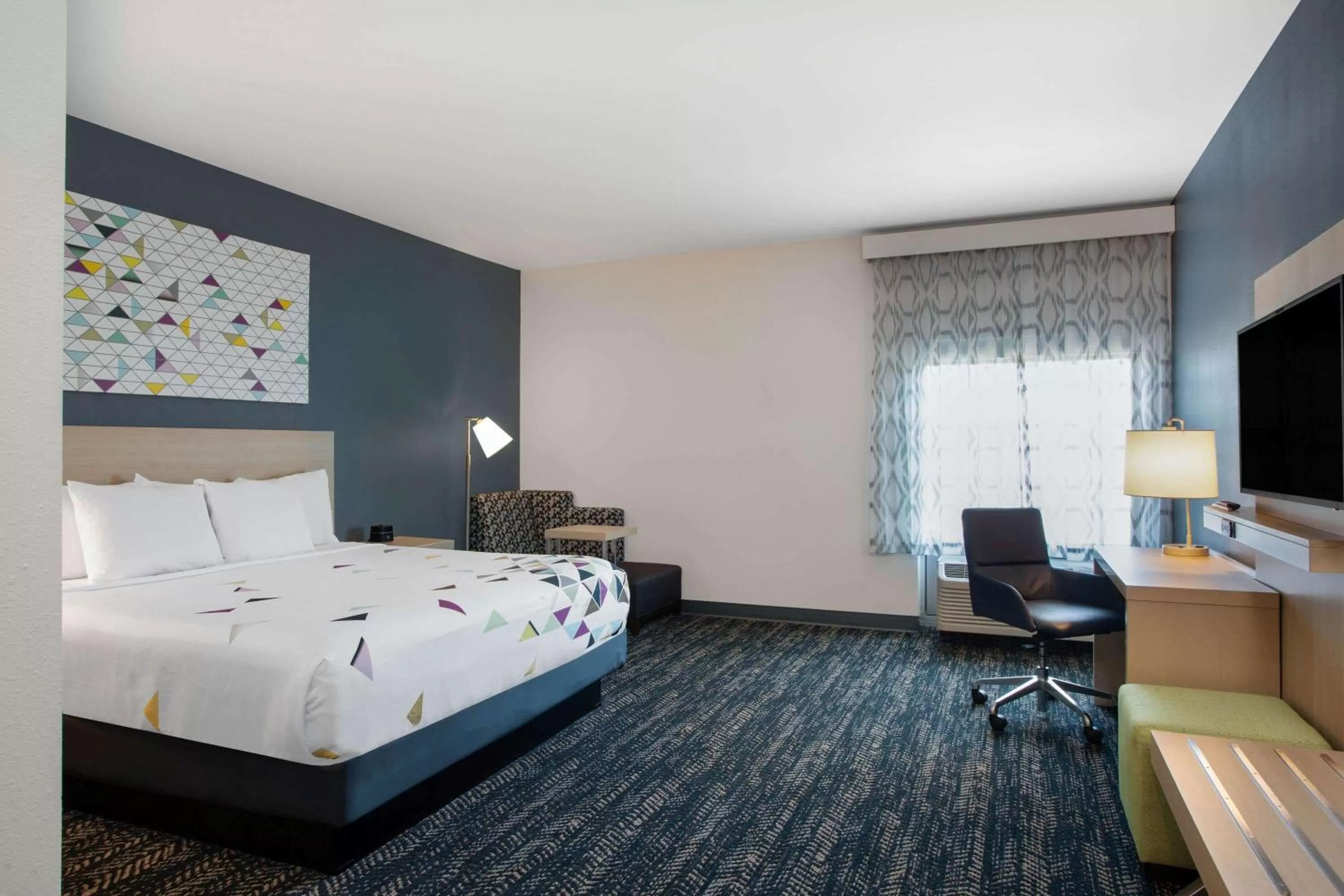 King Studio Suite - Non-Smoking in La Quinta Inn & Suites by Wyndham Manassas, VA- Dulles Airport