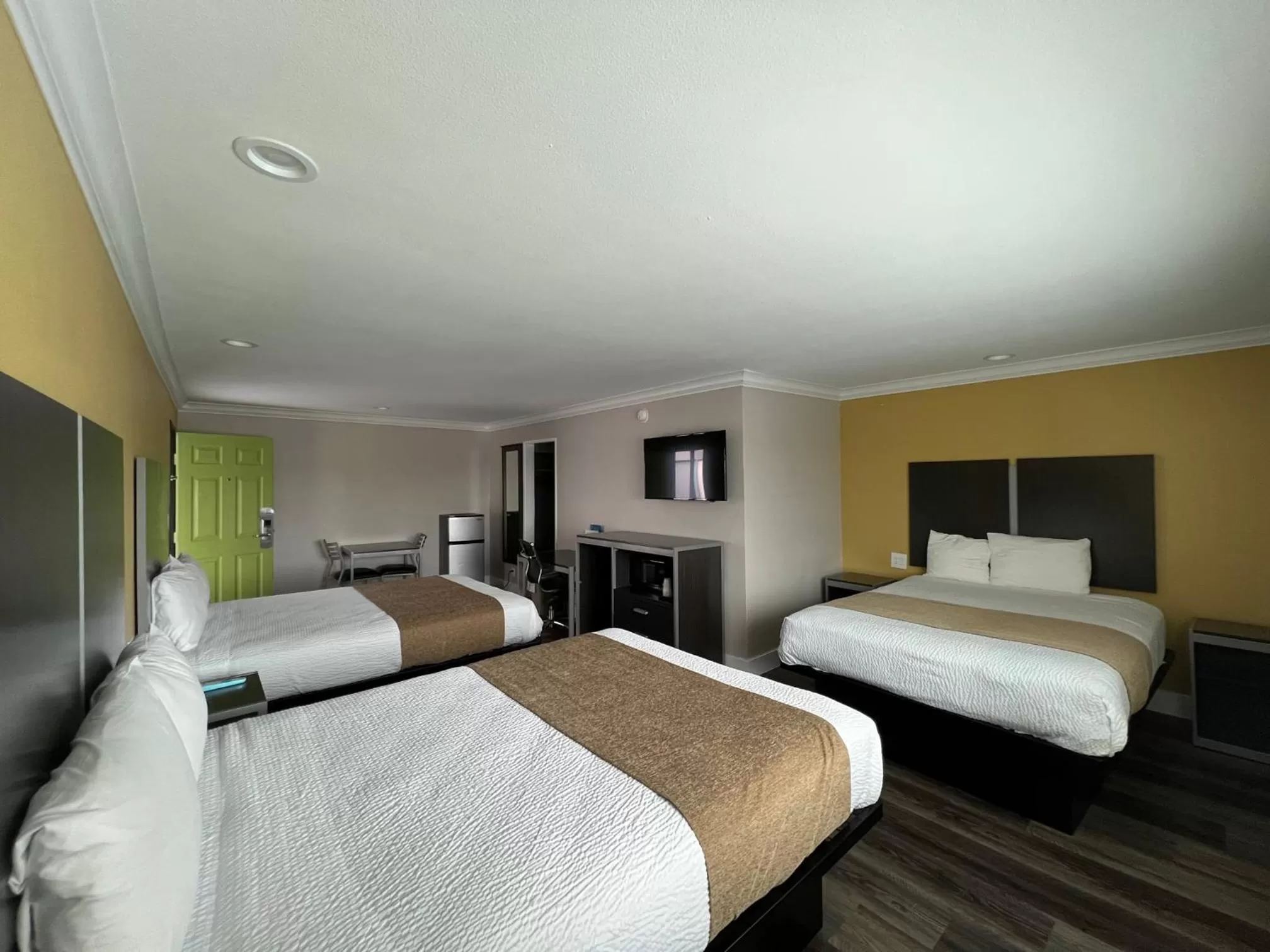 Family Room in Deluxe Inn Hawthorne/ LAX