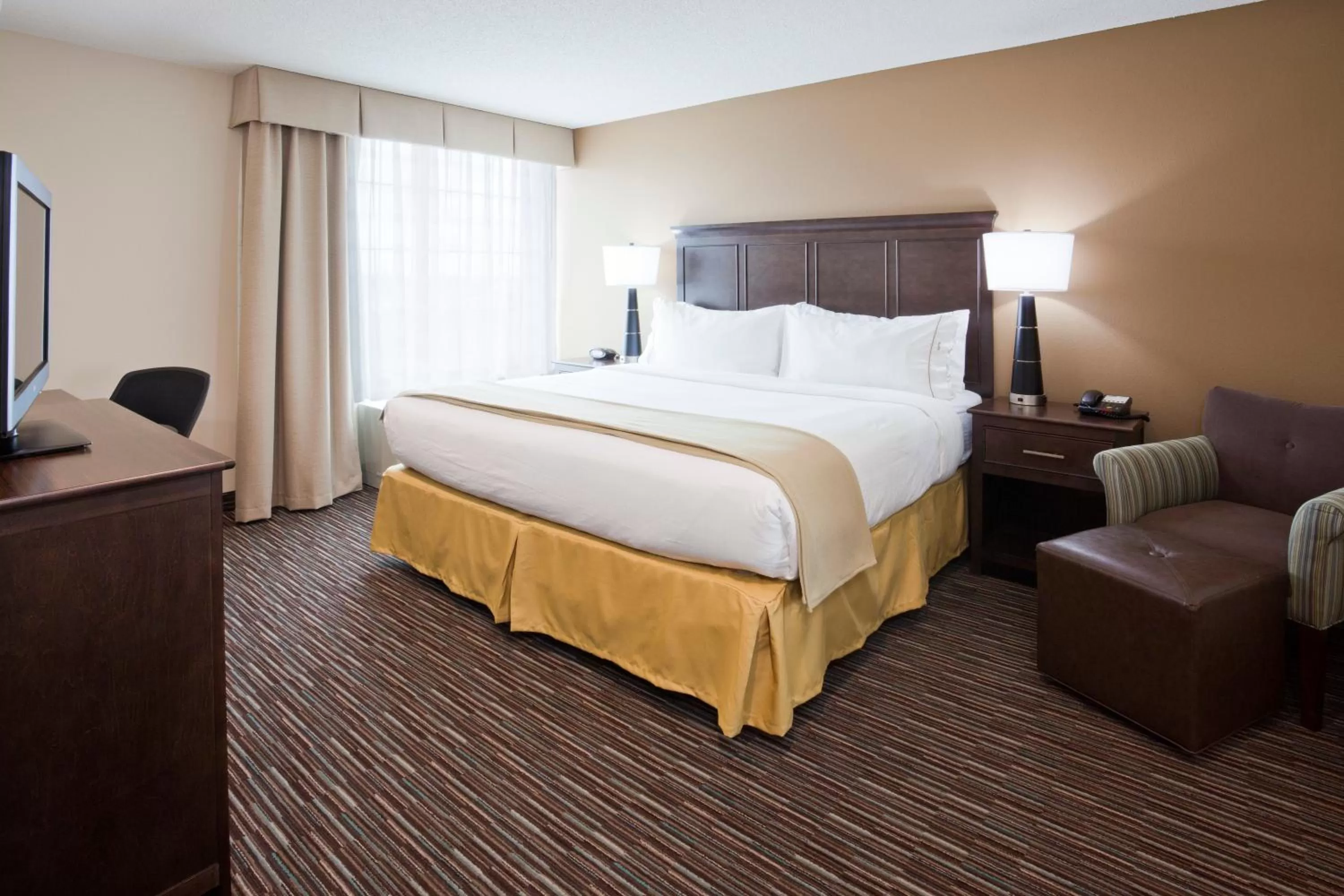 King Suite in Holiday Inn Express & Suites Willmar by IHG