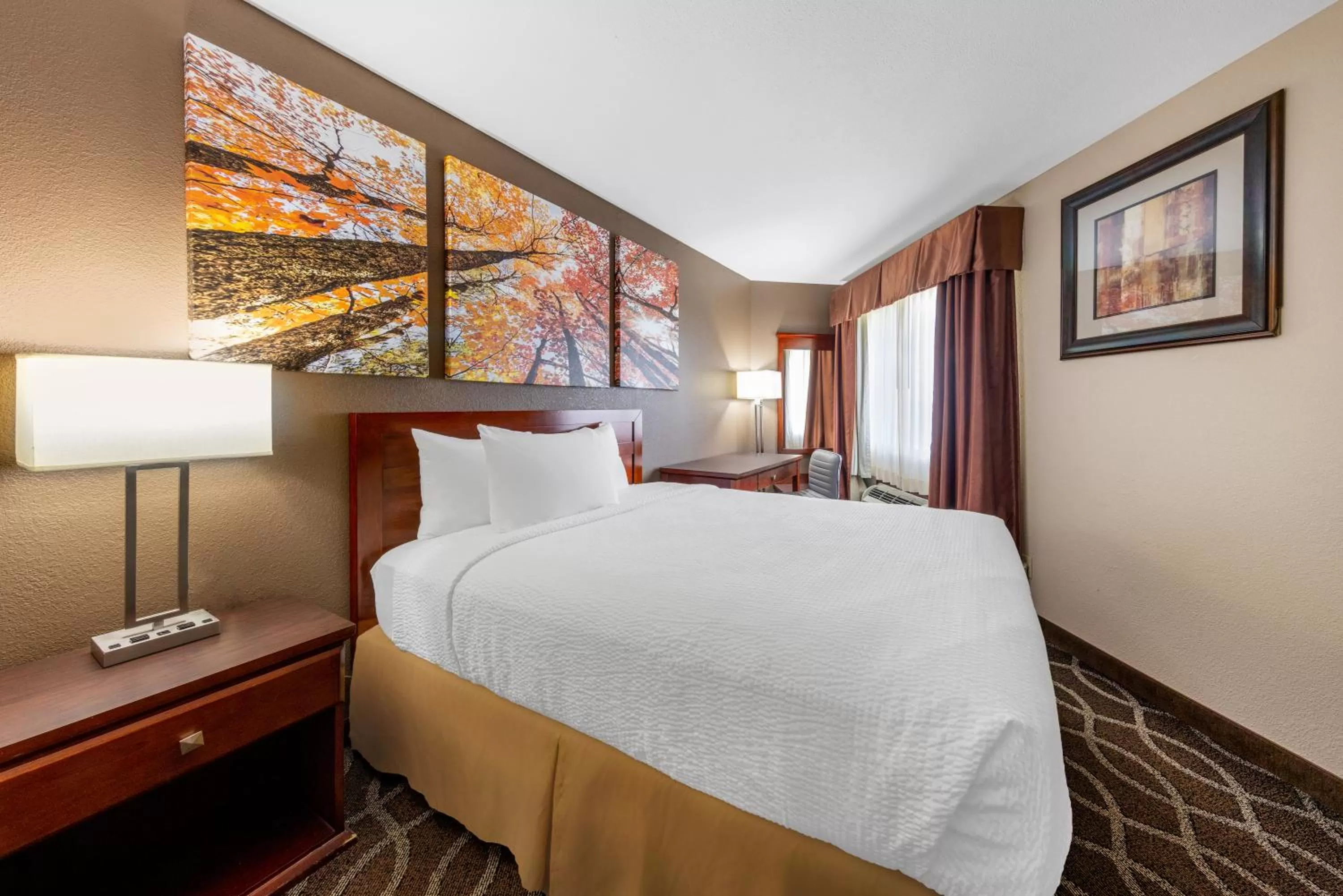 Queen Room - Non-Smoking in Days Inn by Wyndham St. Robert Waynesville/Ft. Leonard Wood