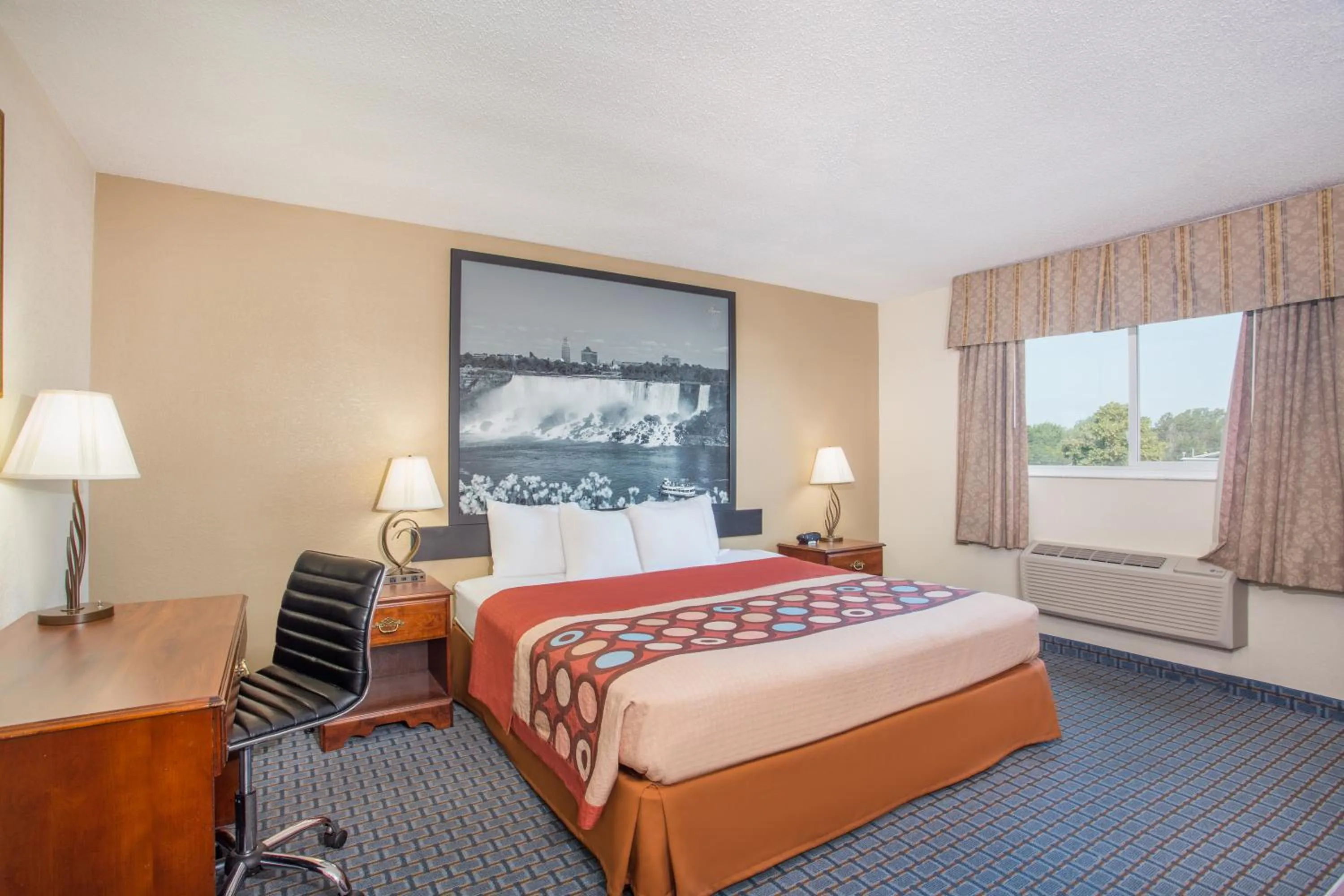 King Room in FairBridge Inn Express Buffalo Airport Williamsville