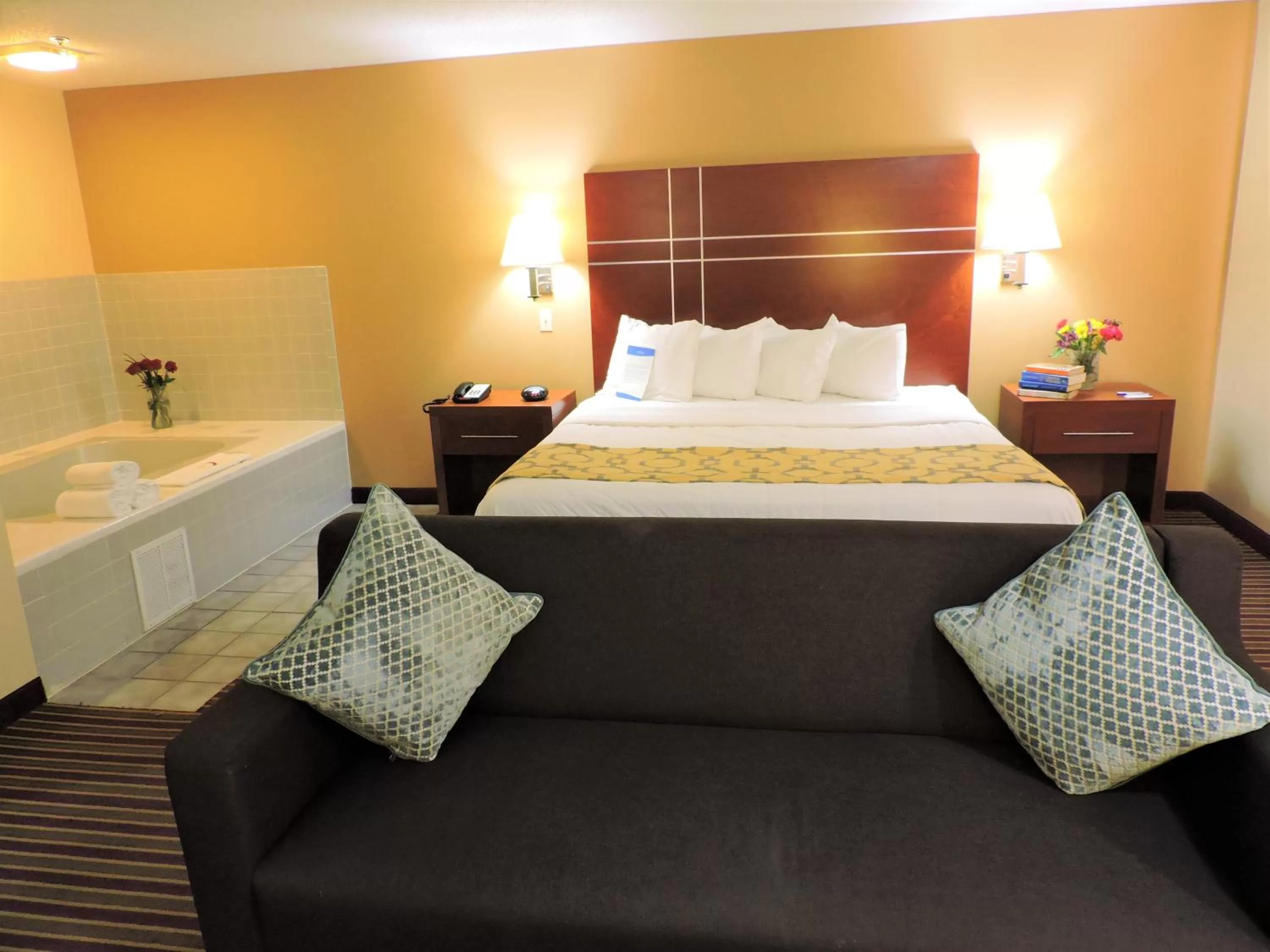 King Studio Suite - Mobility Access/Non-Smoking in Baymont by Wyndham Bowling Green