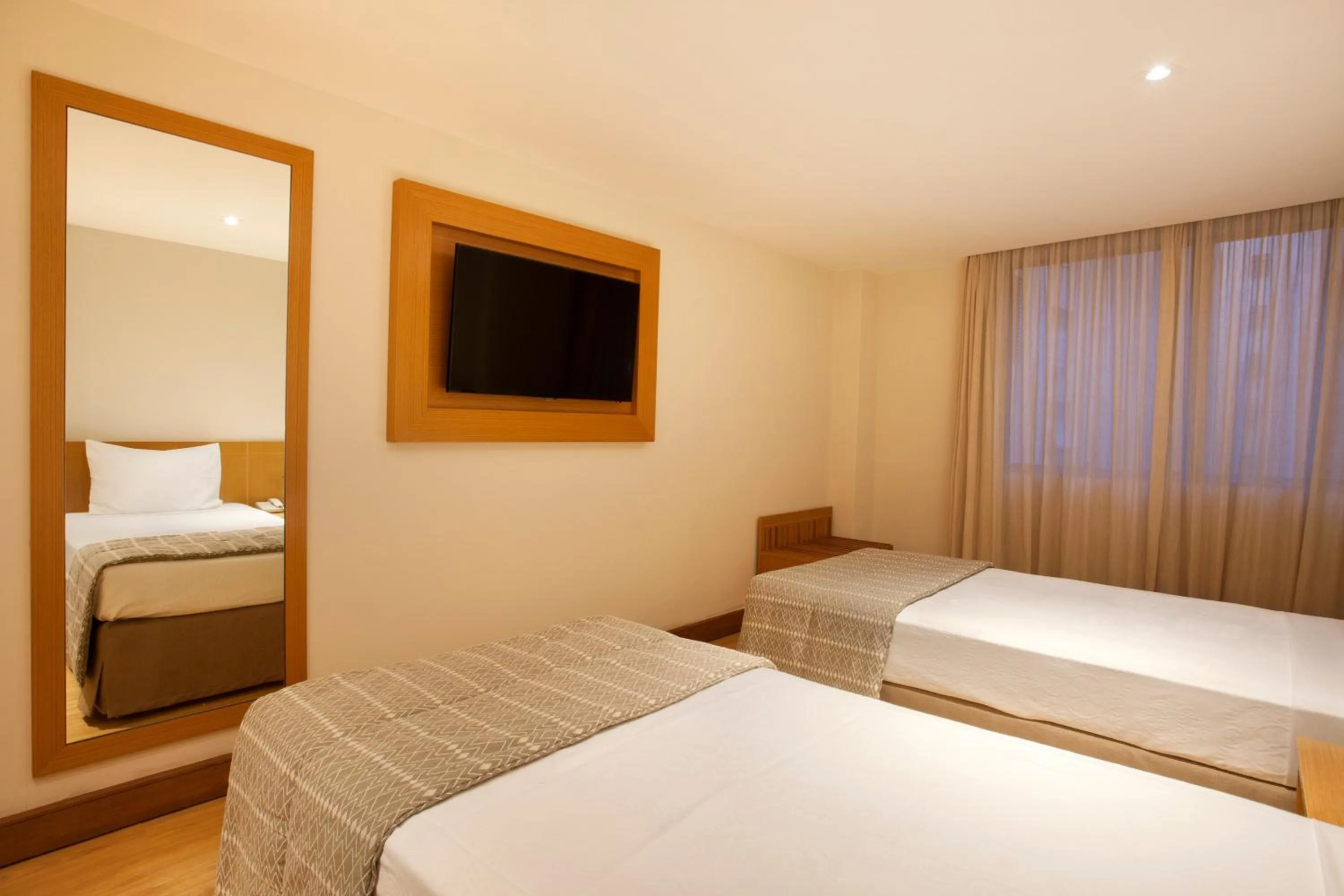 Standard Twin Room - single occupancy in Windsor Palace Copacabana