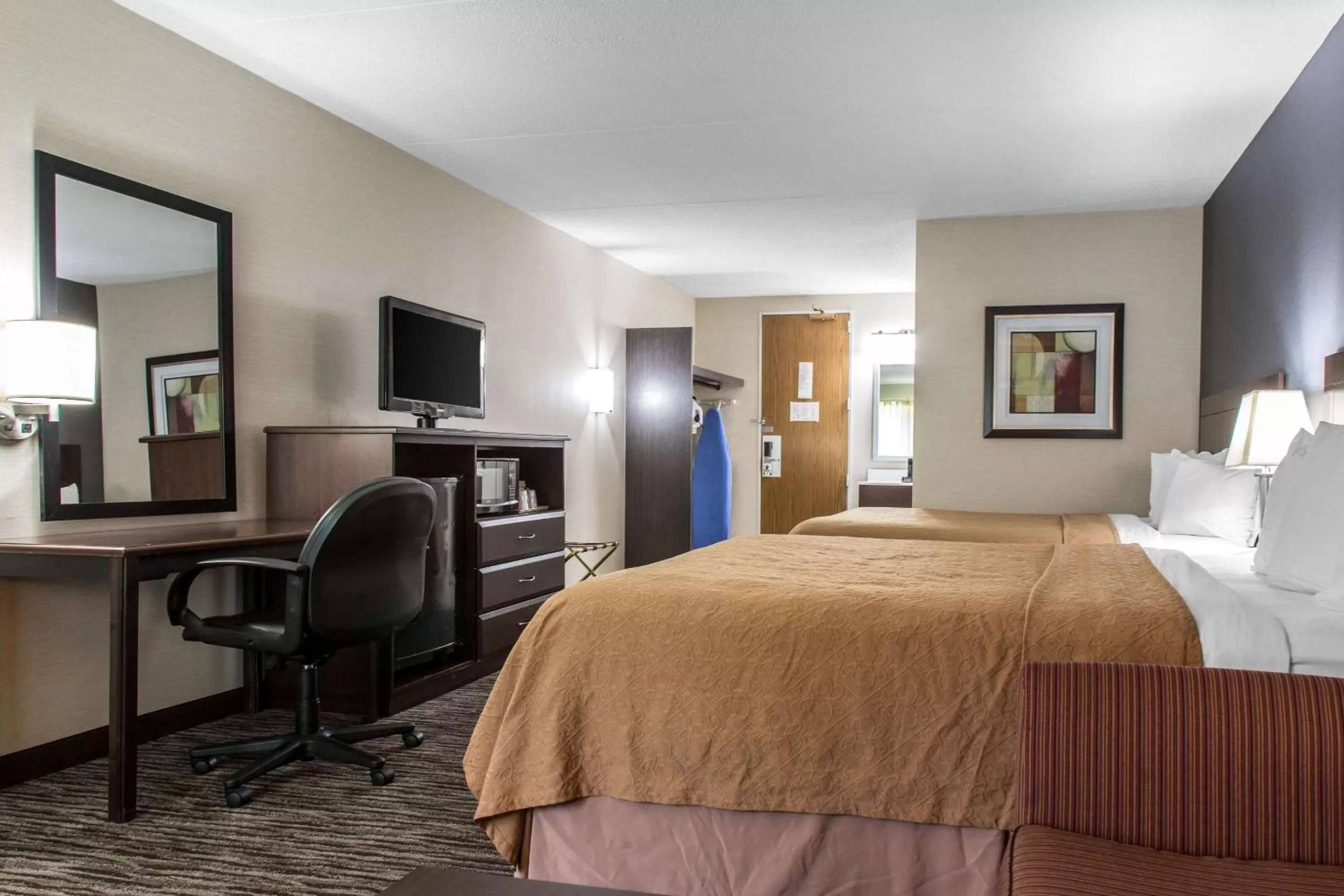 Queen Suite With Two Queen Beds Non Smoking  in Quality Inn & Suites Danbury near University