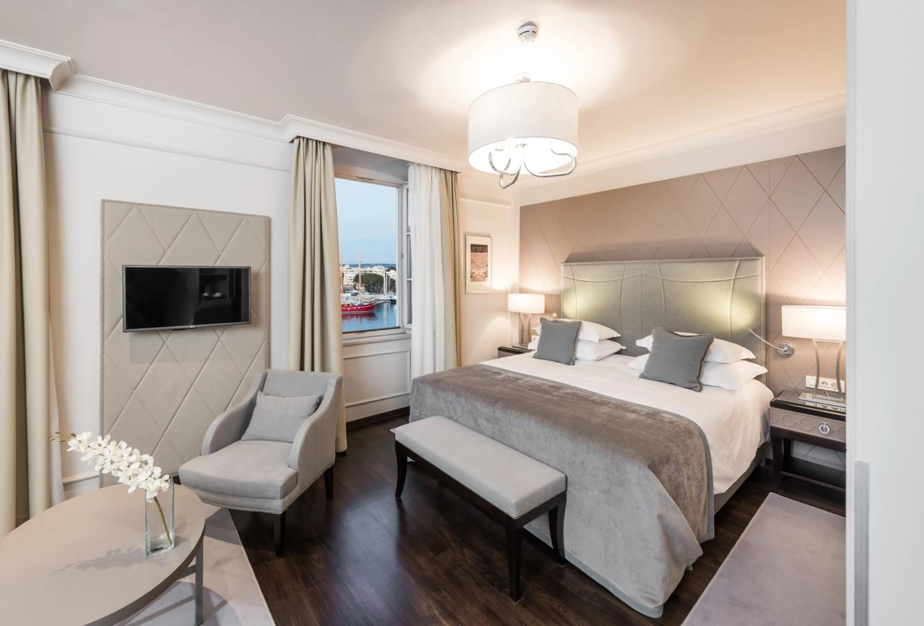 Deluxe Room in Bastion Heritage Hotel