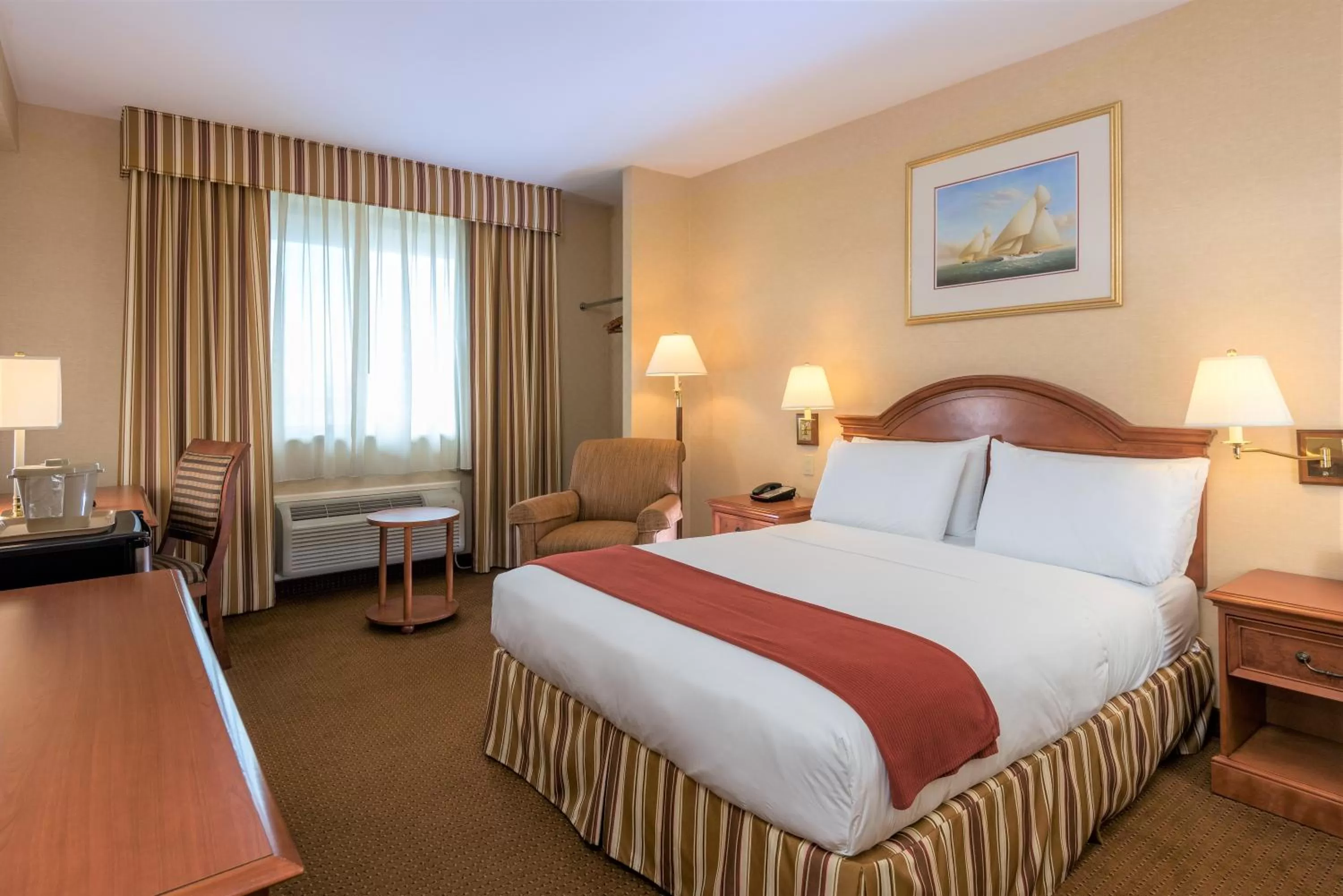 Standard Queen Room in Five Towns Inn - JFK Airport