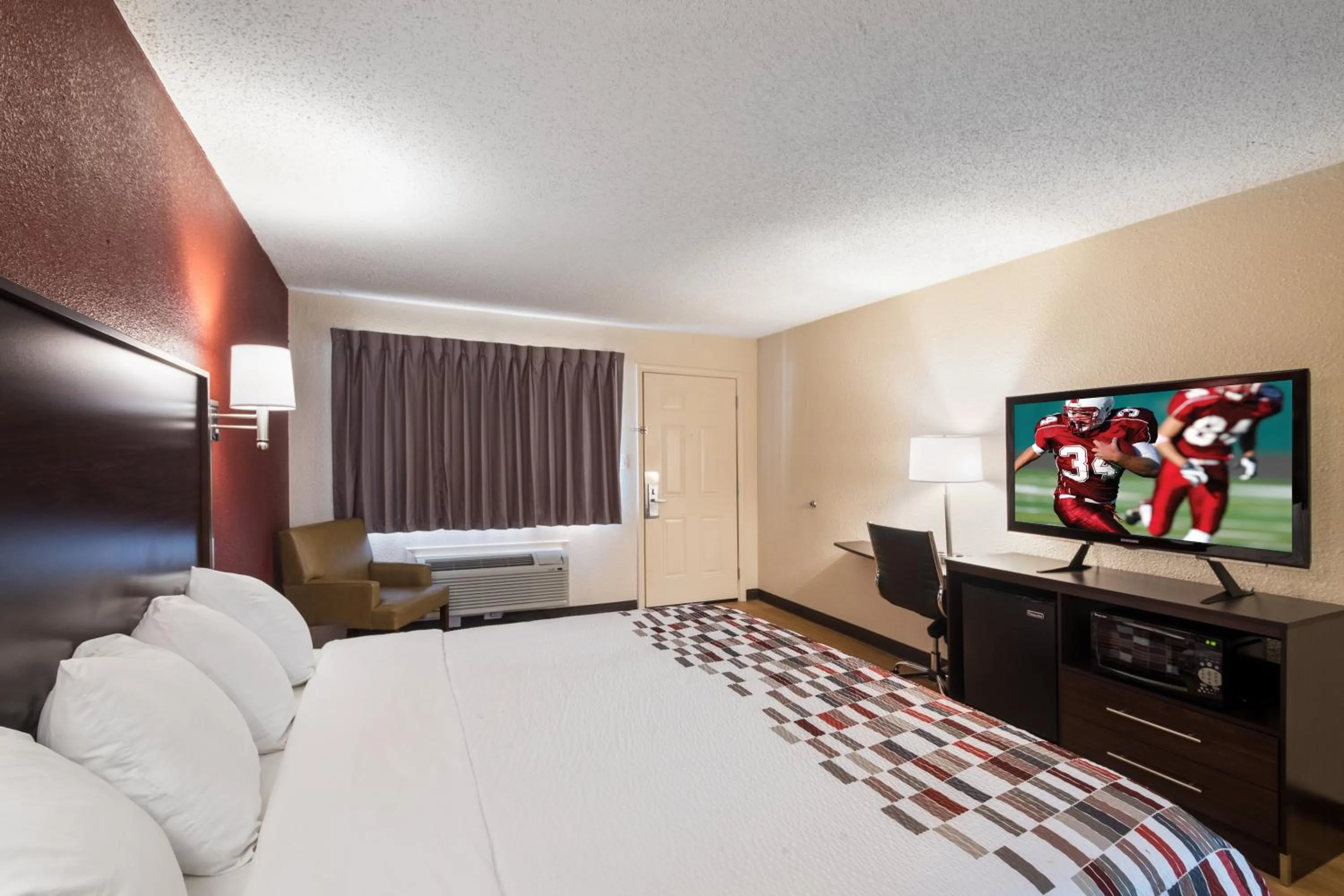 Deluxe King Room - Disability Access / Non-Smoking in Red Roof Inn Temple