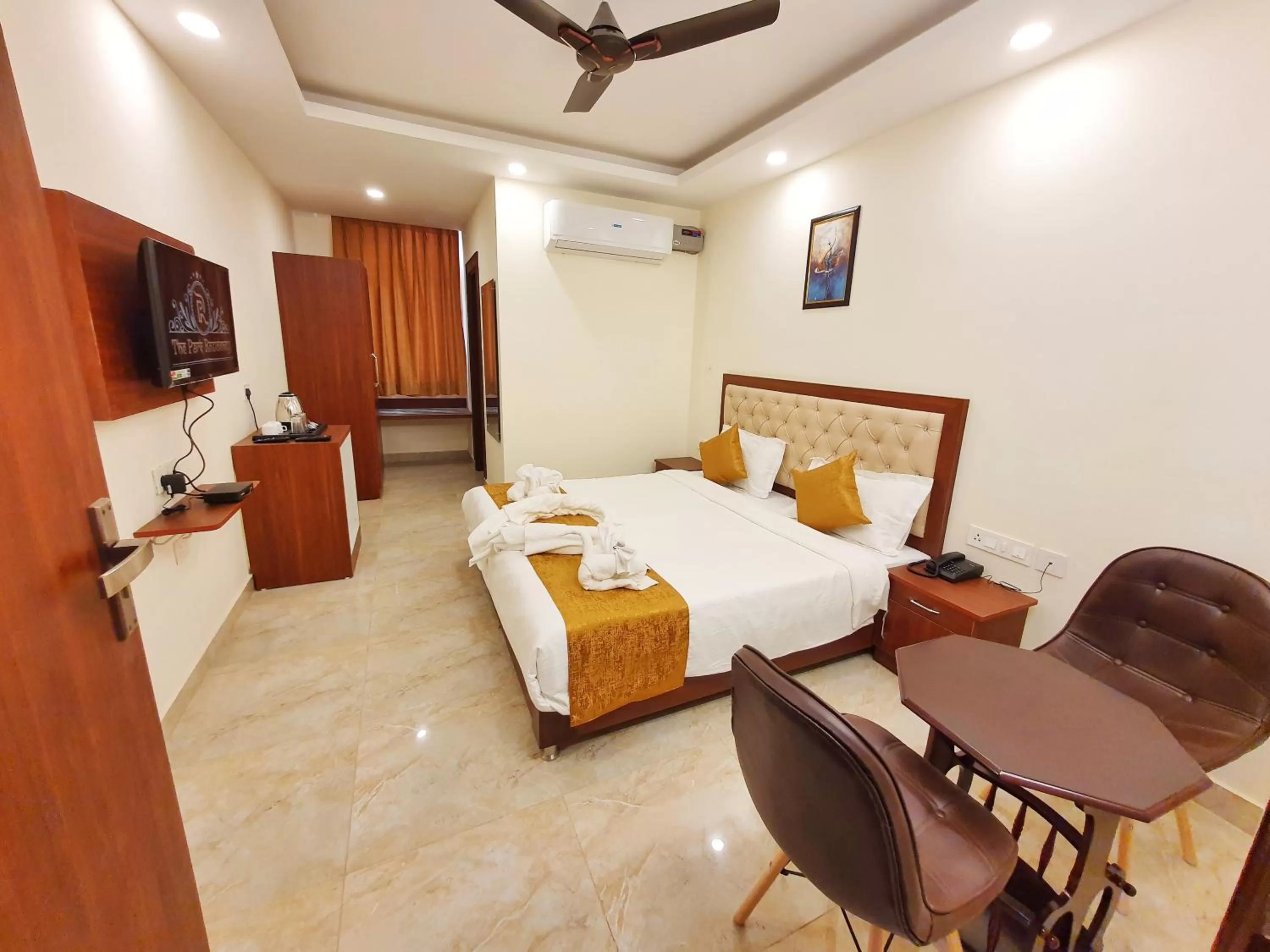 Deluxe King Room - single occupancy in The Park Residency