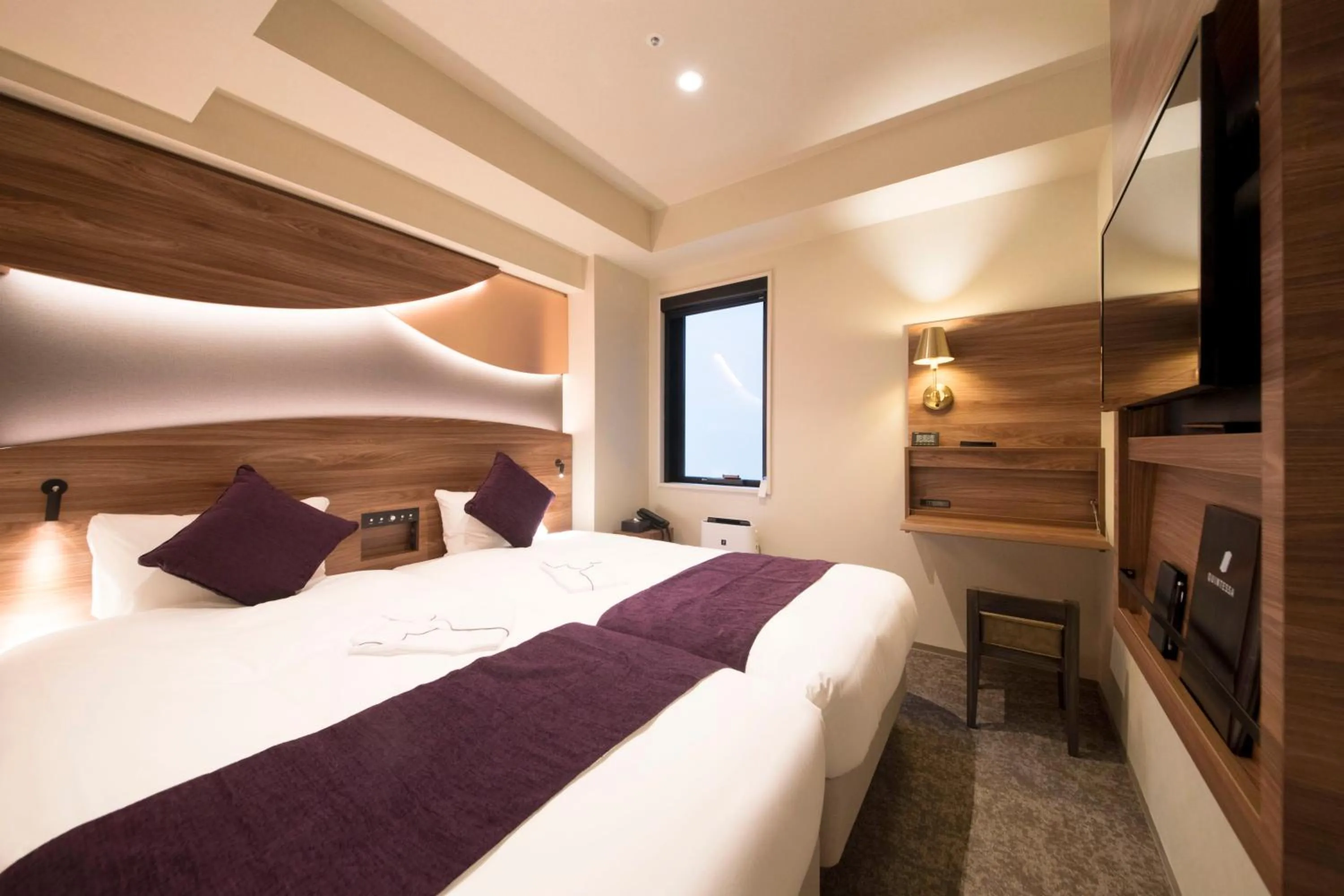 Hollywood Twin Room in Quintessa Hotel Tokyo Ginza