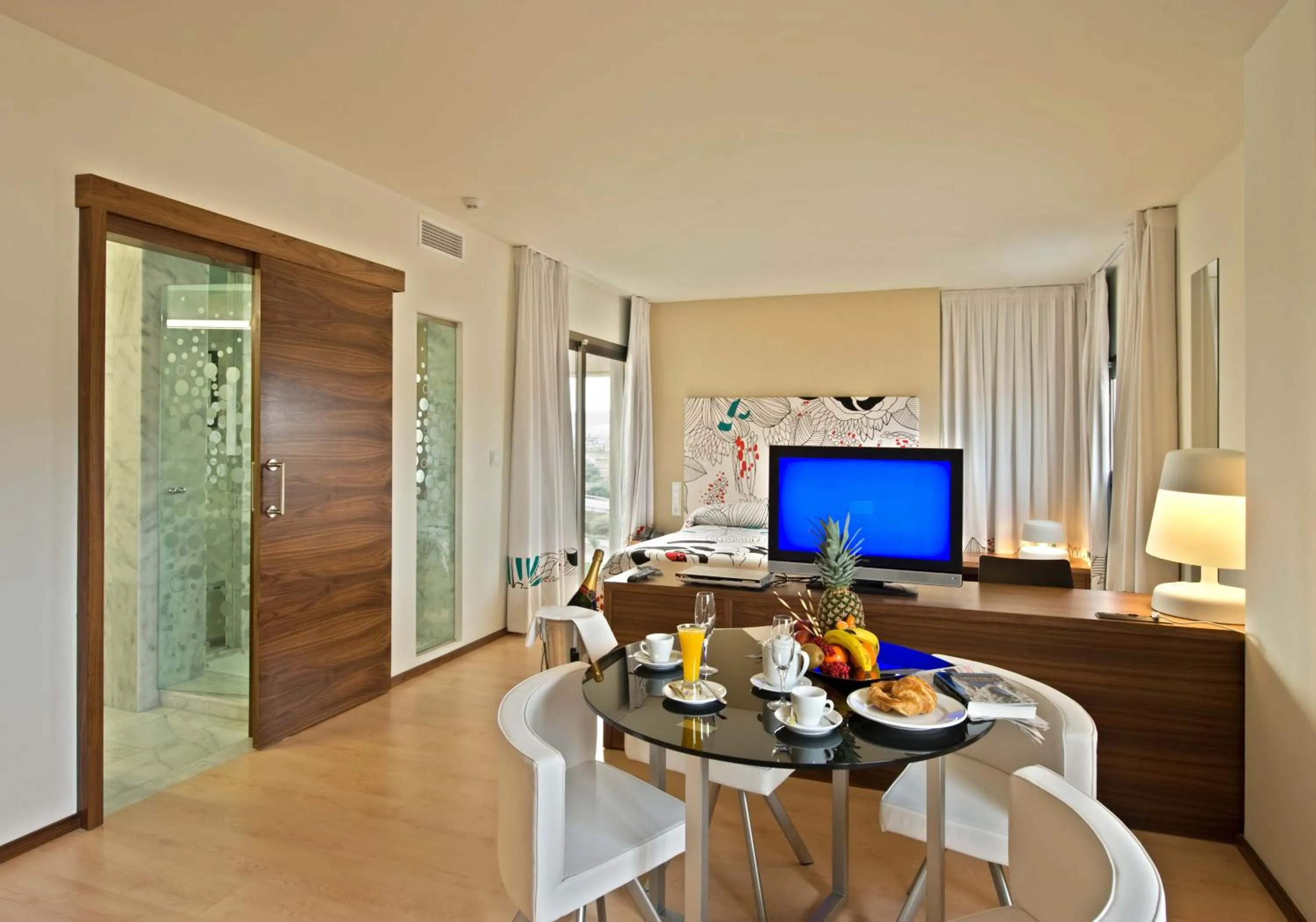 Deluxe Double or Twin Room with Spa Bath in Executive Sport