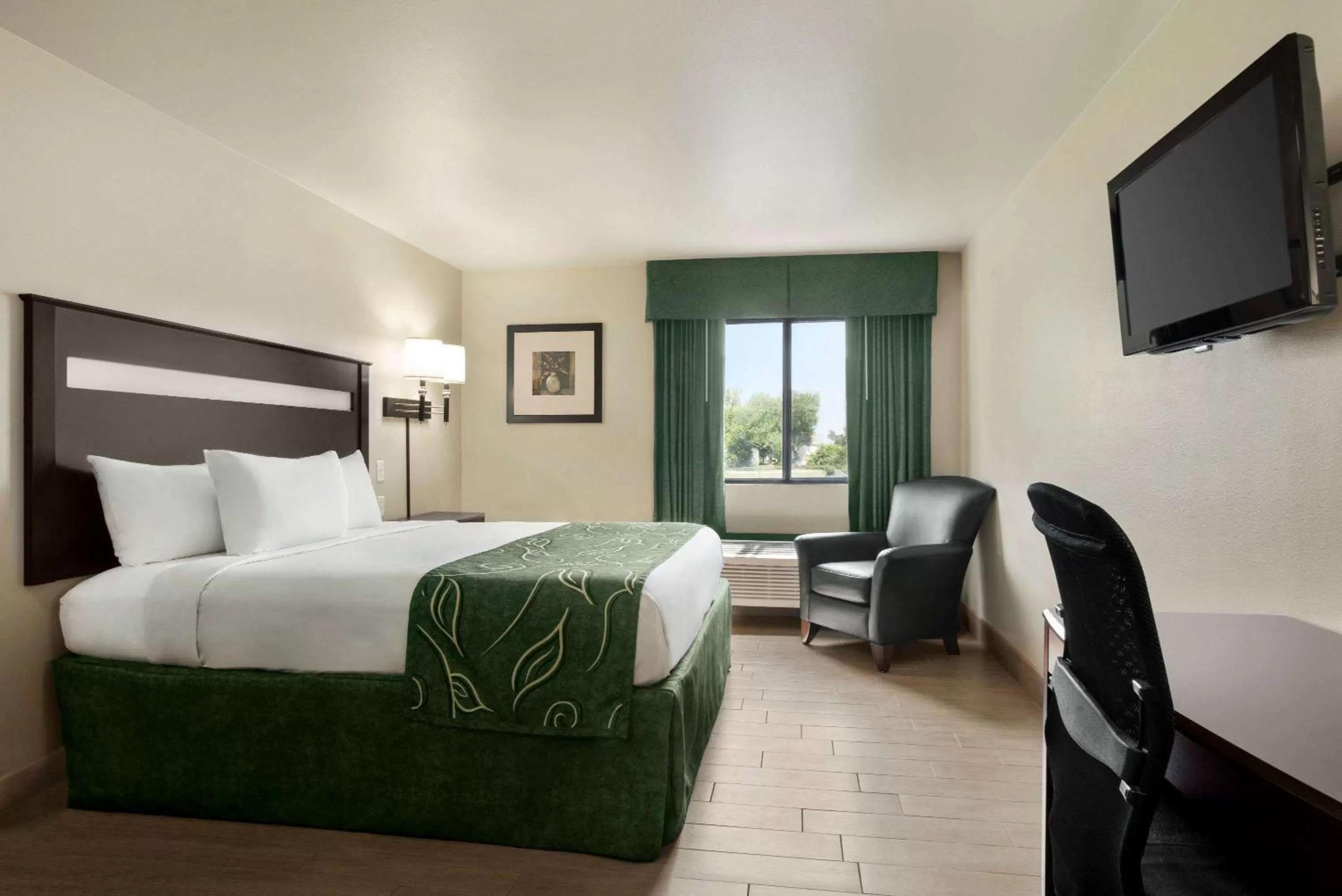 King Room - Mobility Access/Non-Smoking in Baymont by Wyndham Glenwood