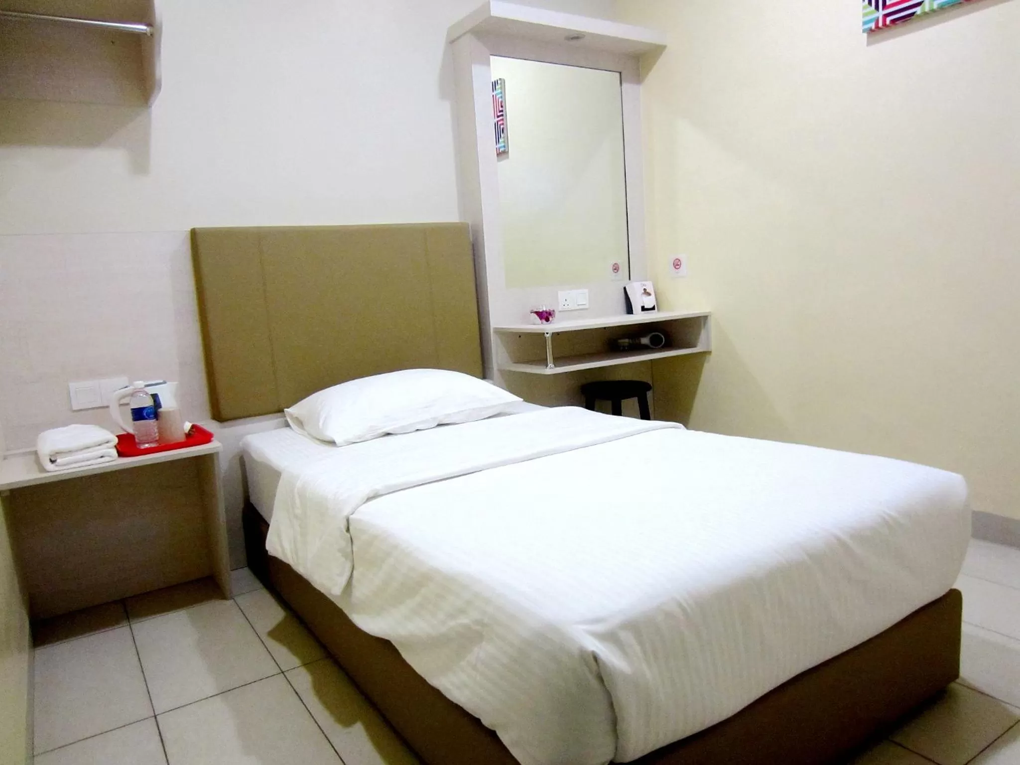 Standard Single Room in RG Grand Hotel