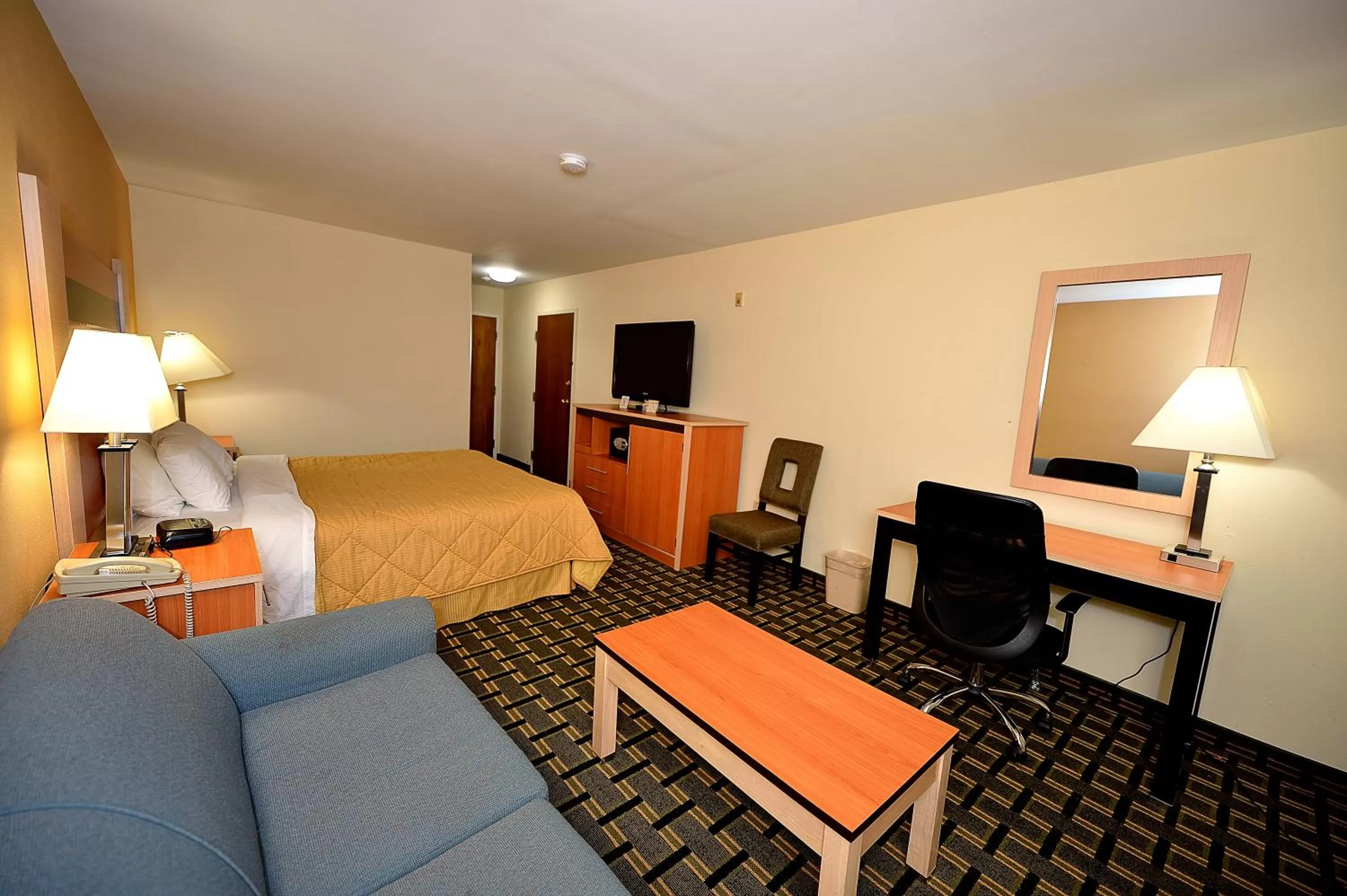 Superior Queen Room - Non-Smoking in Baymont by Wyndham North Dartmouth Fall River