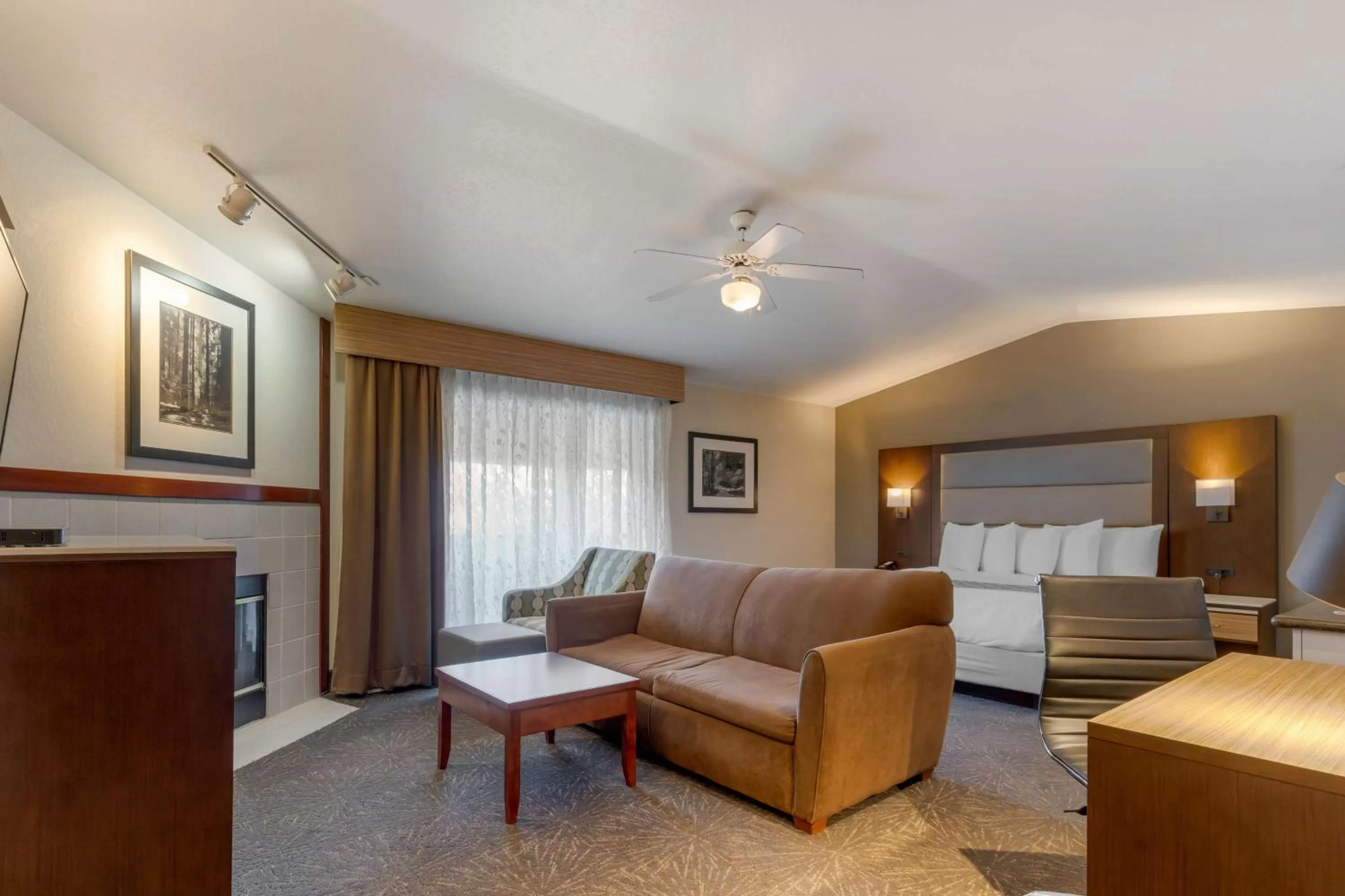 Executive King Room in Best Western Plus Forest Park Inn