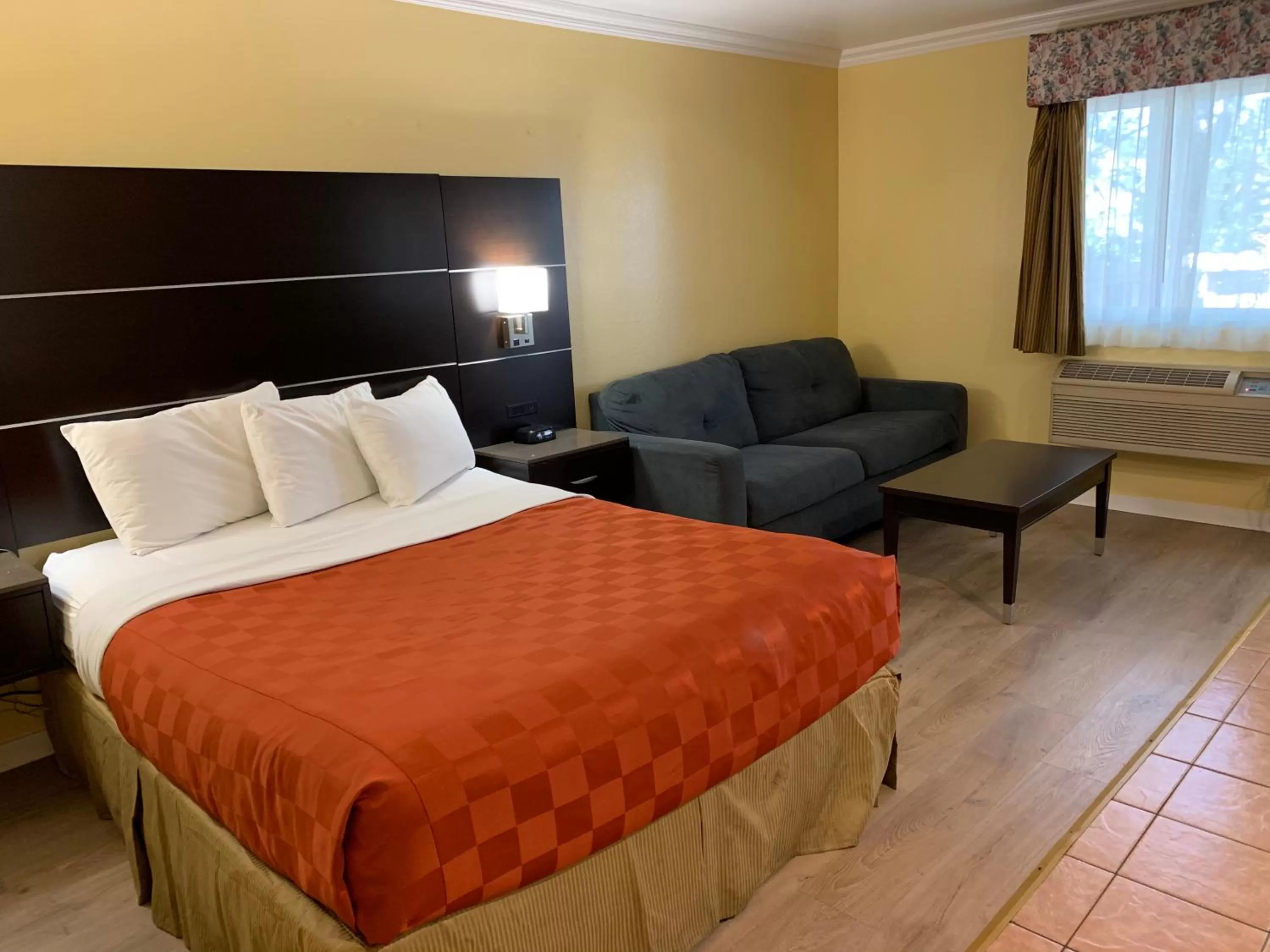 Three-Bedroom Suite - single occupancy in Olive Tree Inn & Suites