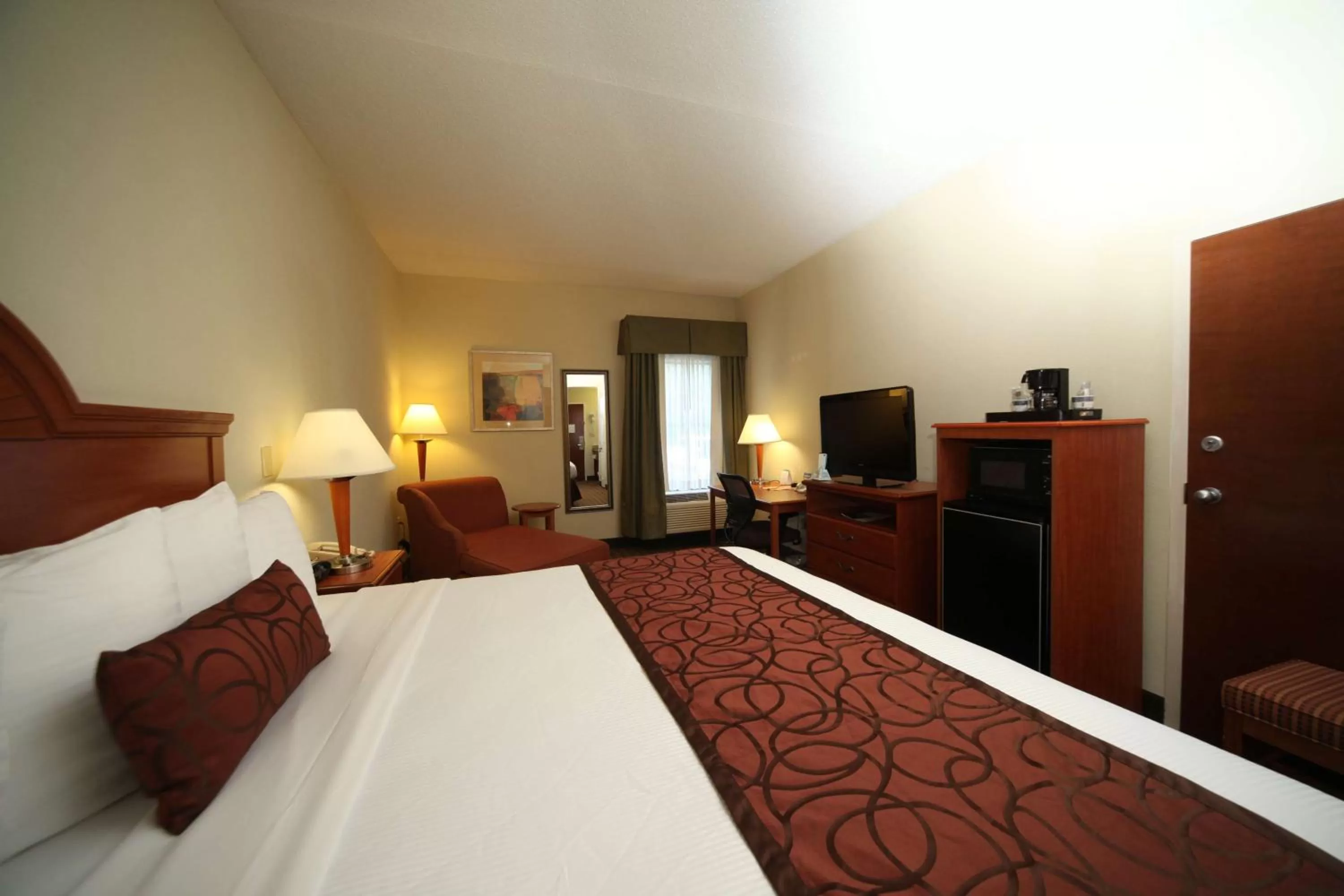 Queen Room - Disability Access/Non-Smoking in Best Western Plus Edison Inn