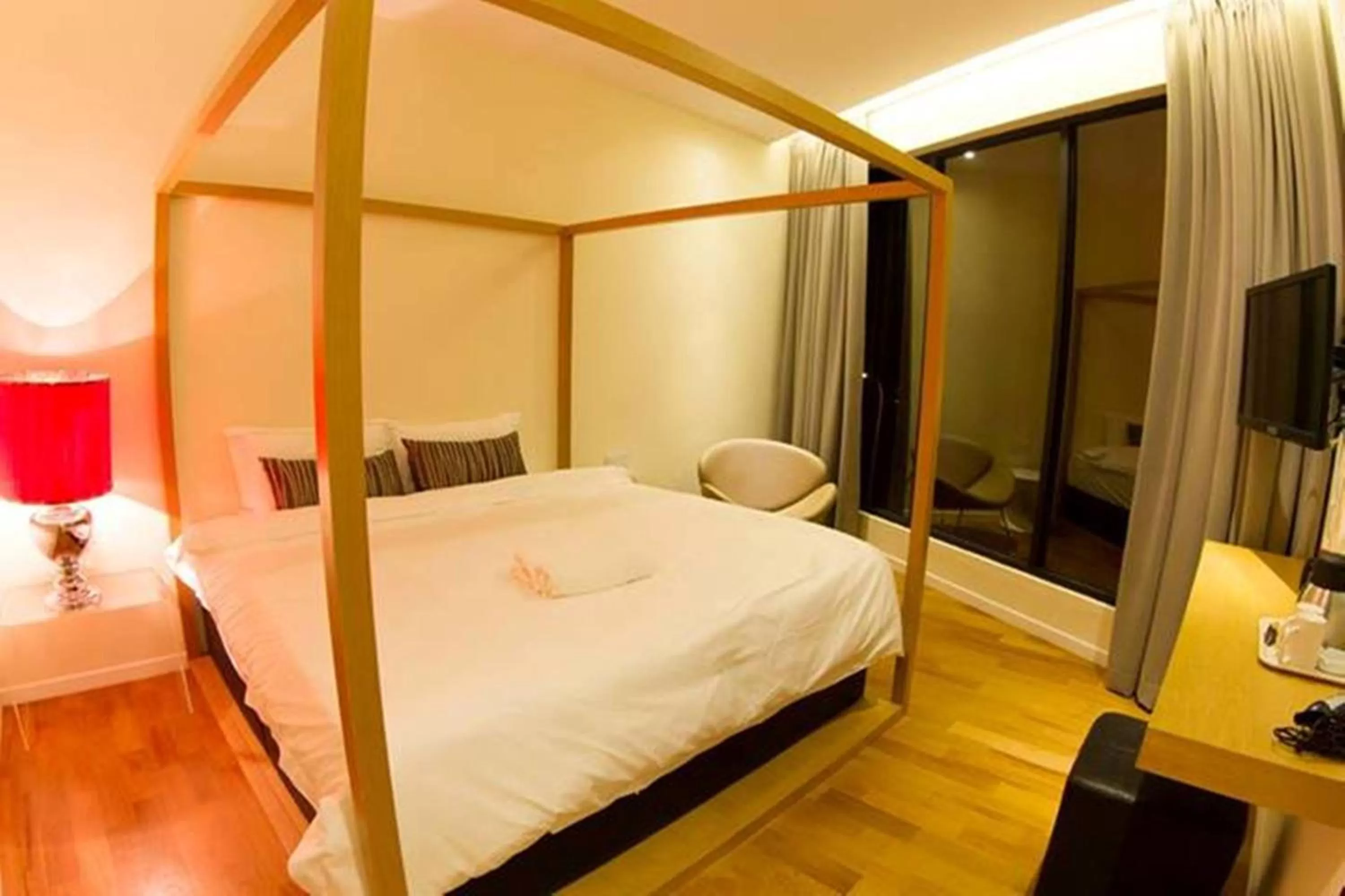Deluxe King Room in Mood Hotel