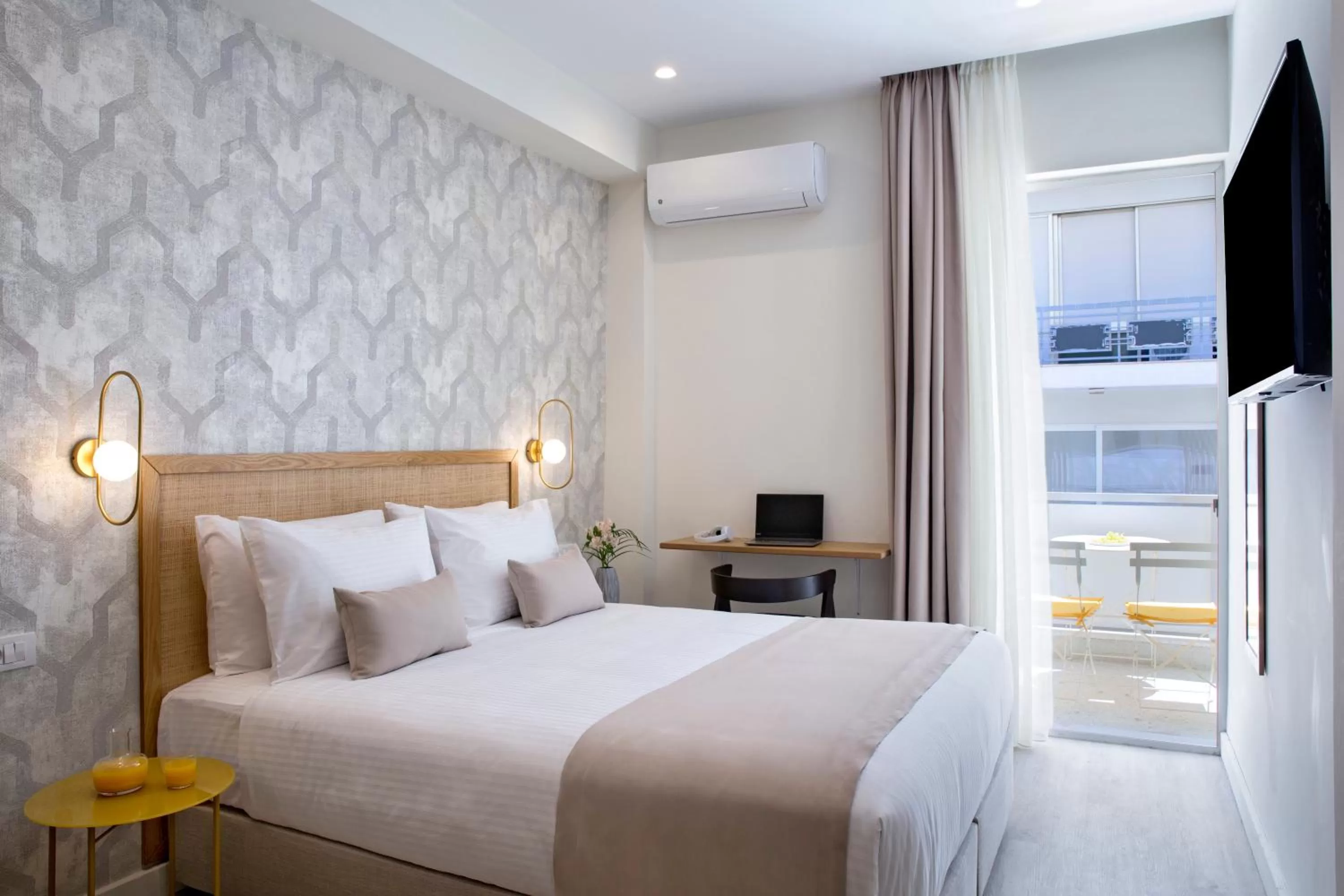 Standard Double Room with Balcony in Hypnos Inn Athens