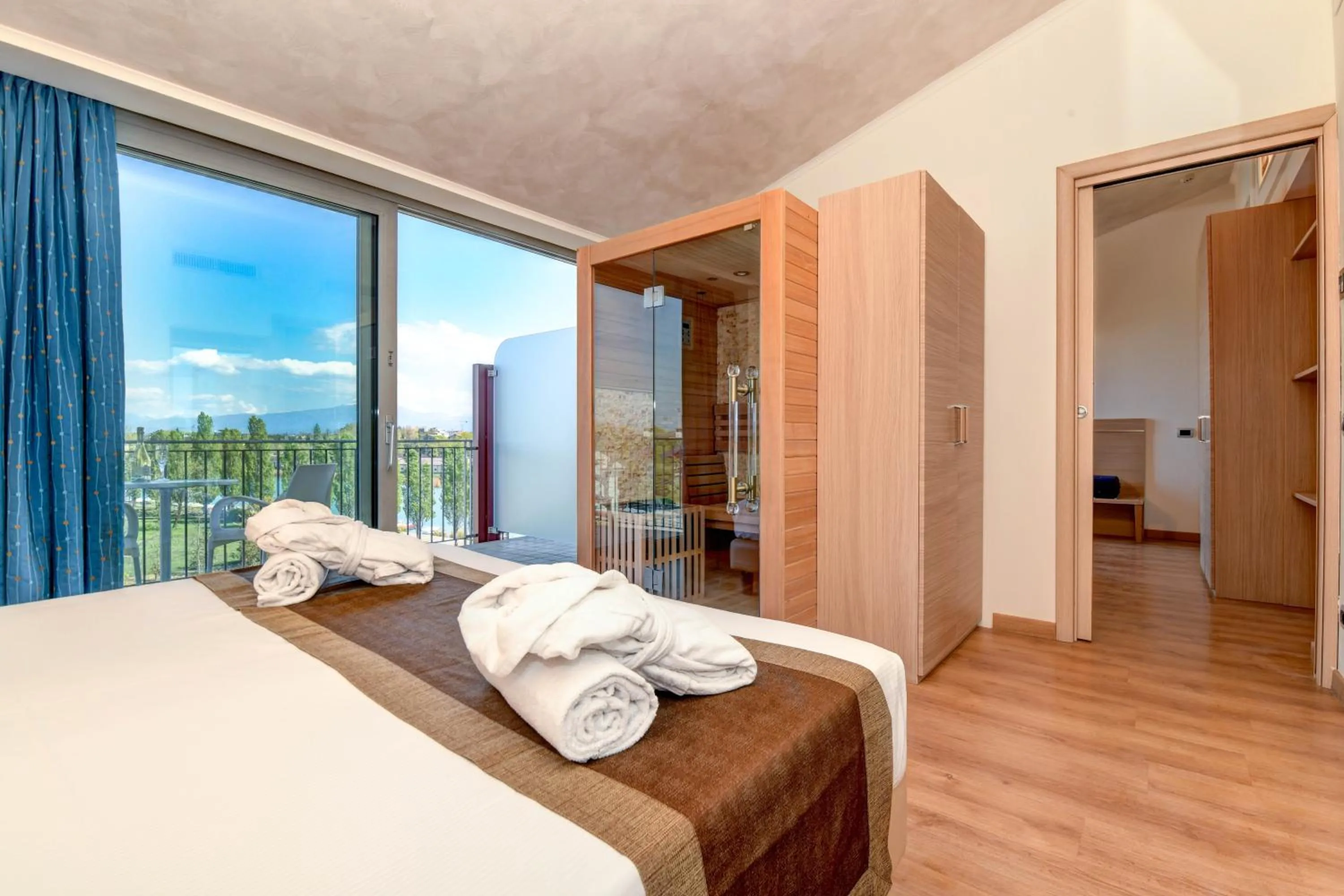 Junior Suite with Balcony and Sauna in Hotel Rivus