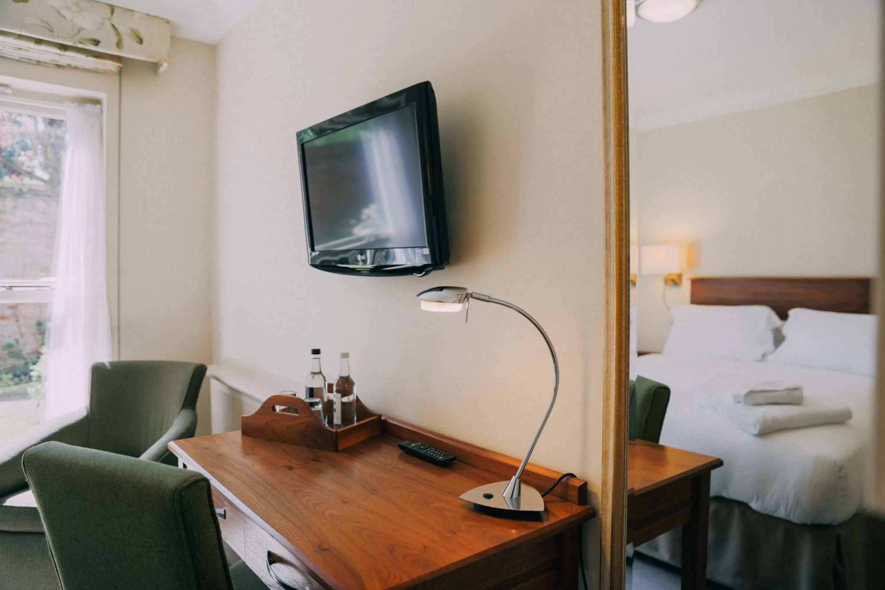 Standard Twin Room in The Woburn